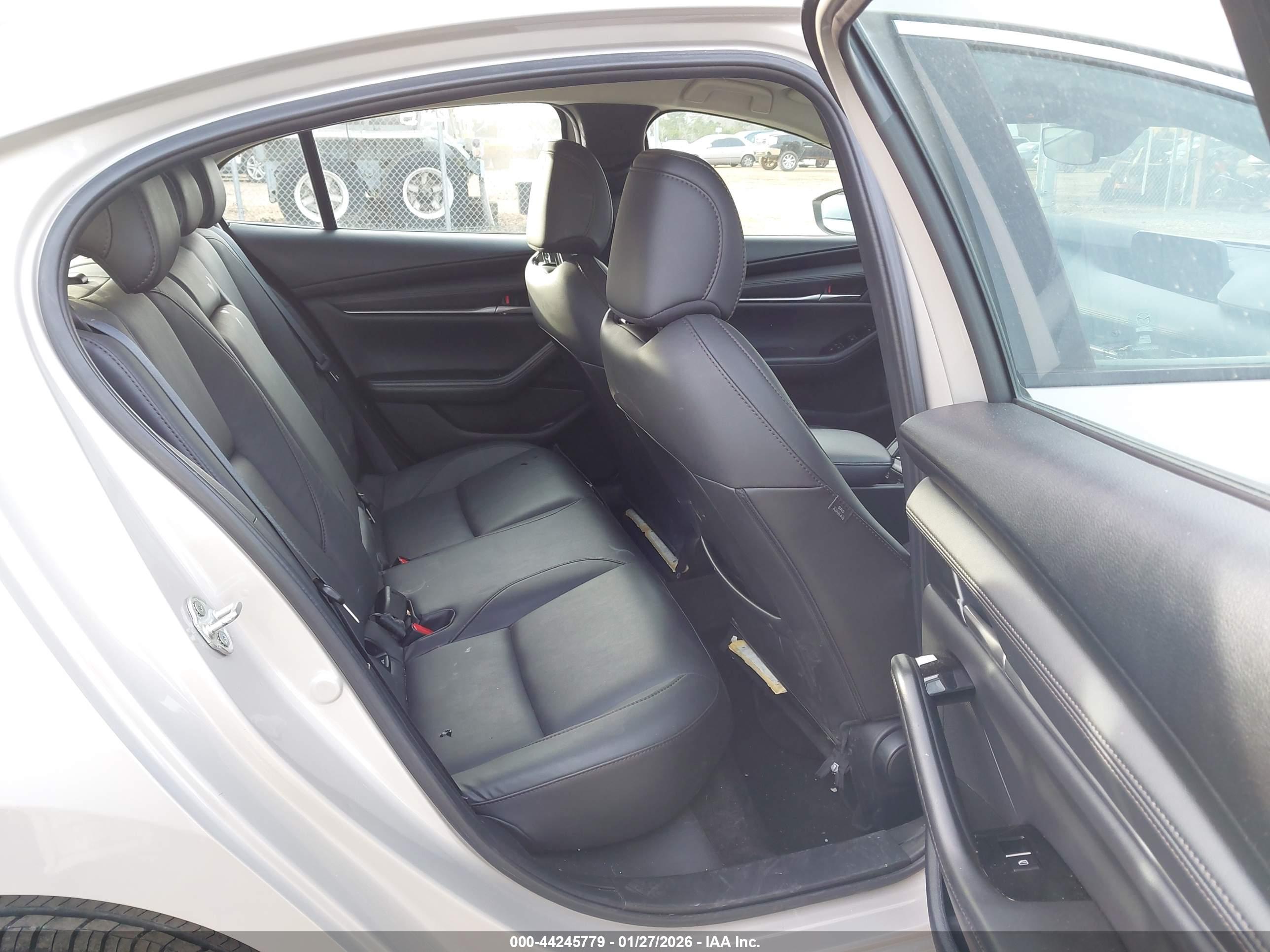 MAZDA MAZDA3 image 8