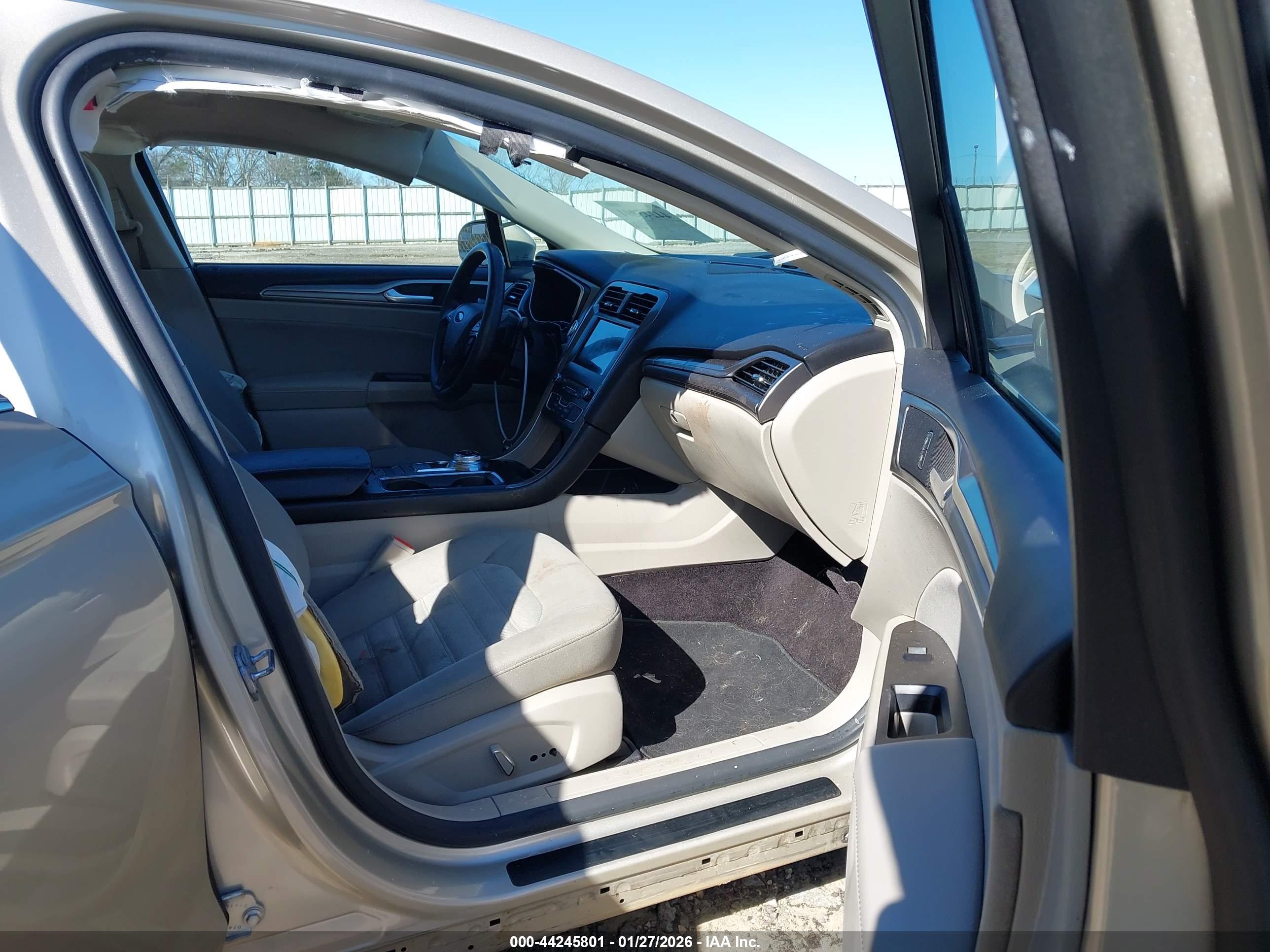 FORD FUSION image 5