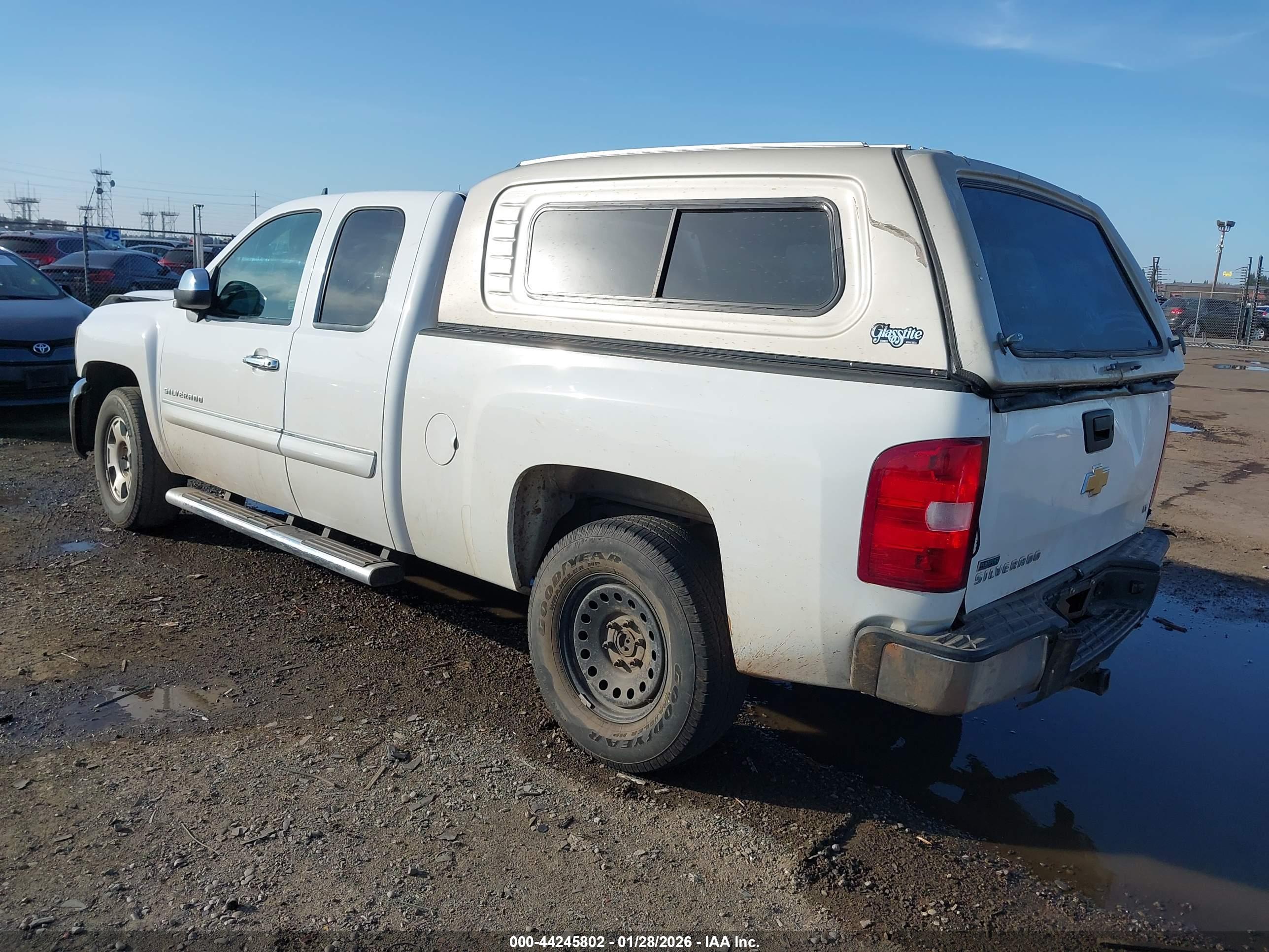 CHEVROLET SILVERADO image 3
