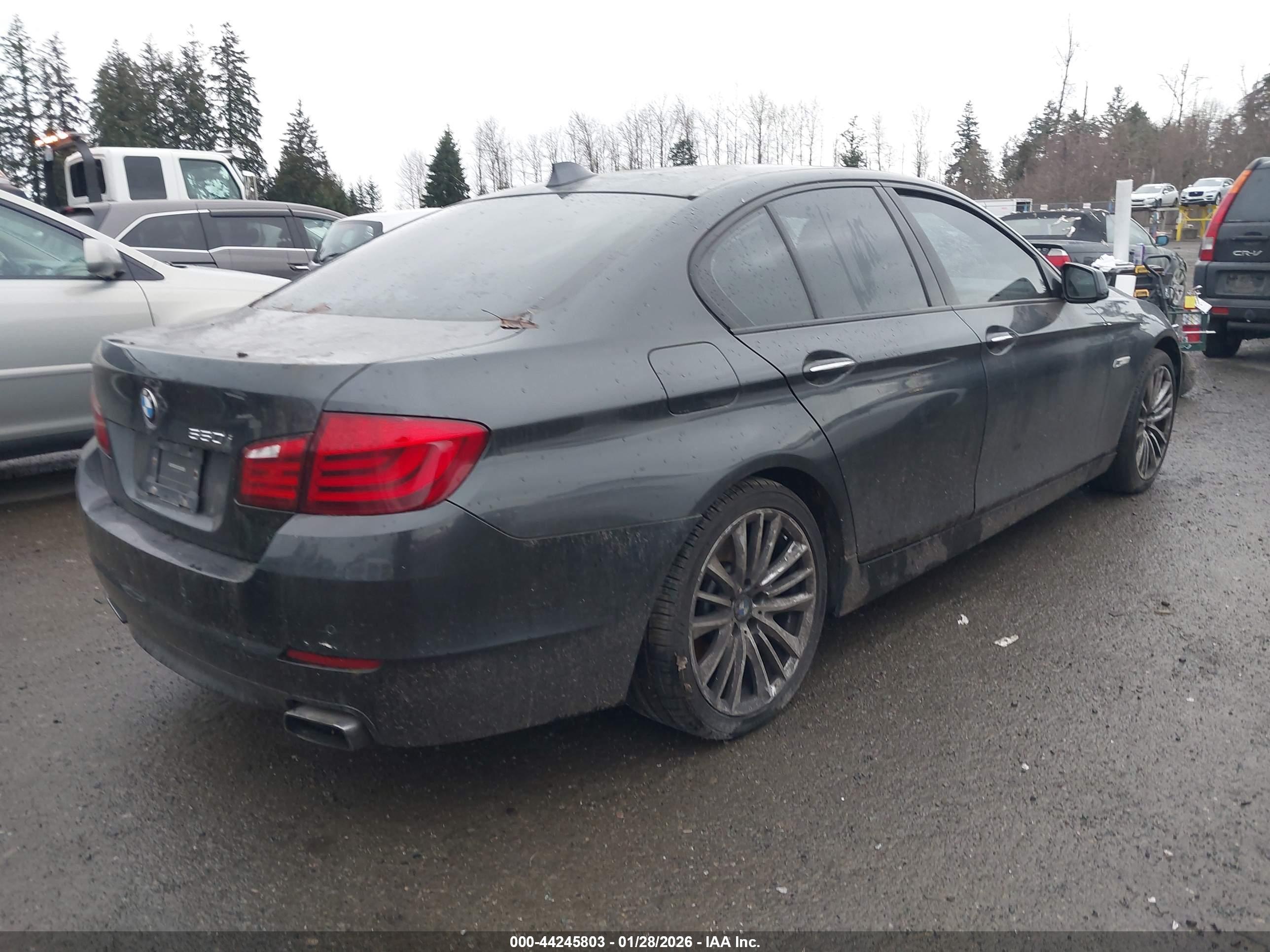 BMW 550I image 4