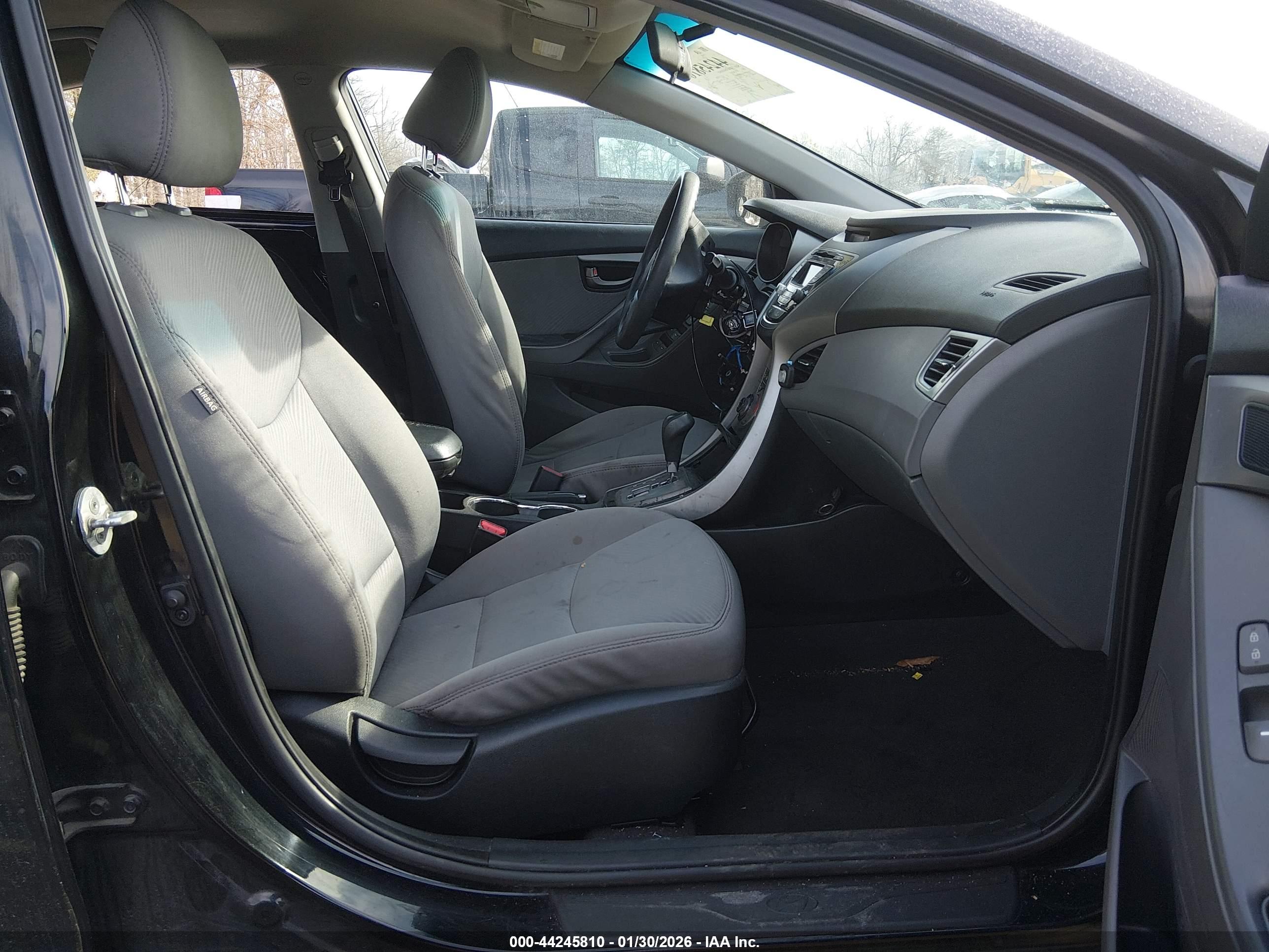HYUNDAI ELANTRA image 5