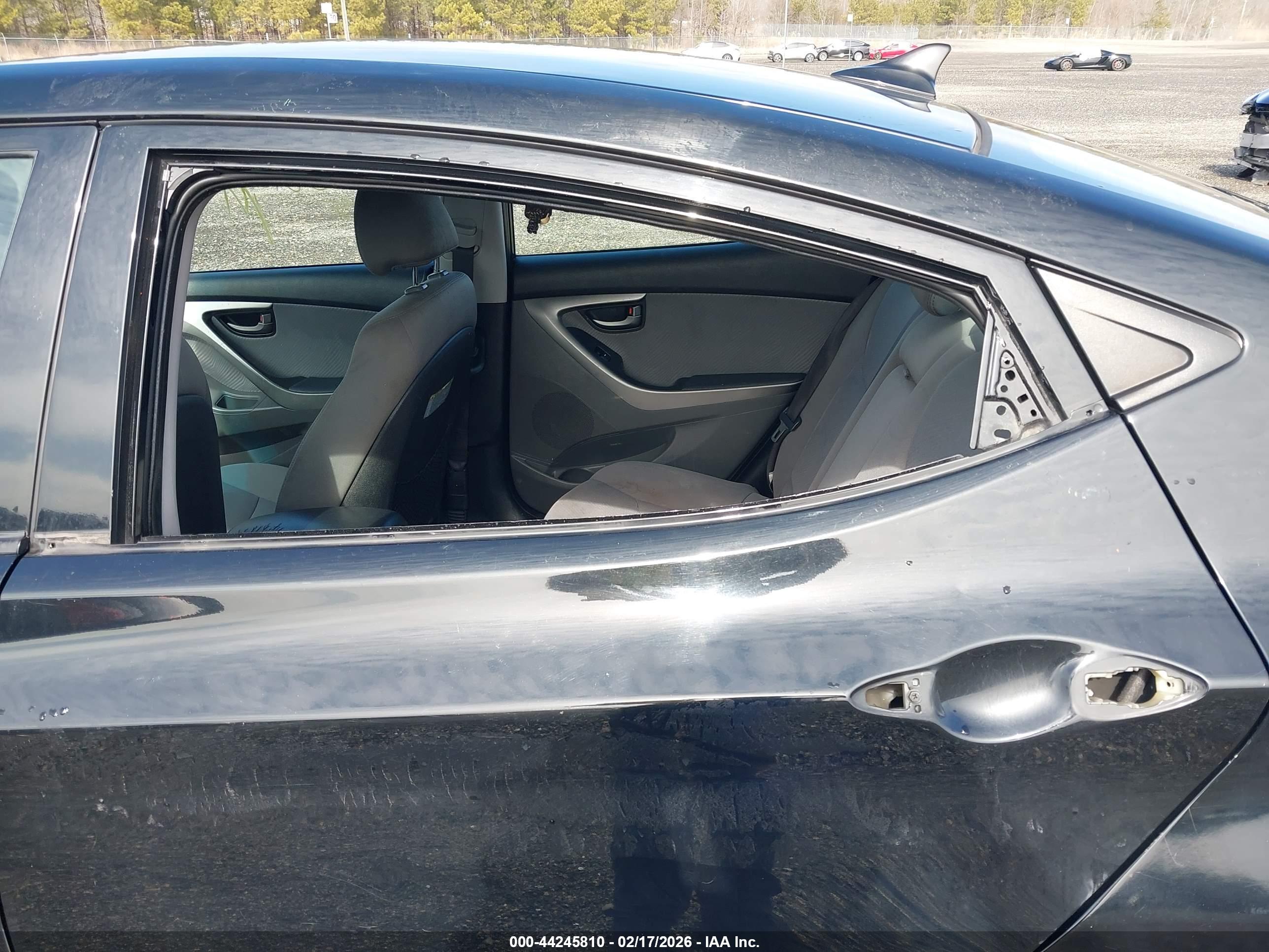 HYUNDAI ELANTRA image 6