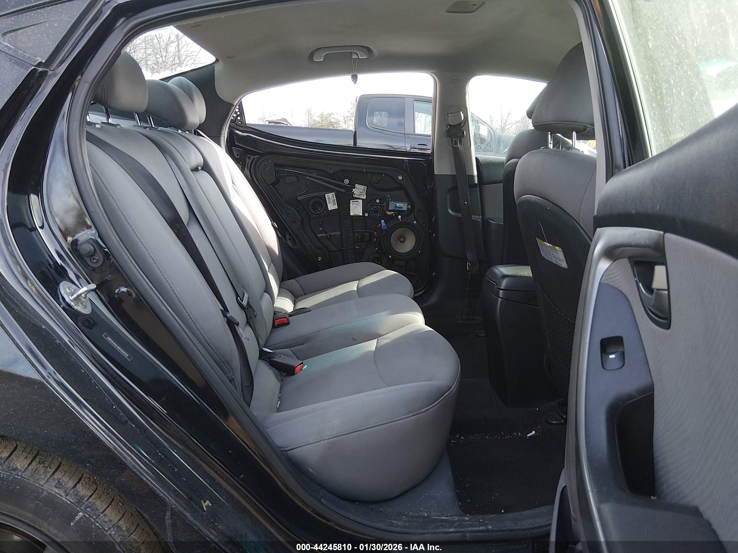HYUNDAI ELANTRA image 8