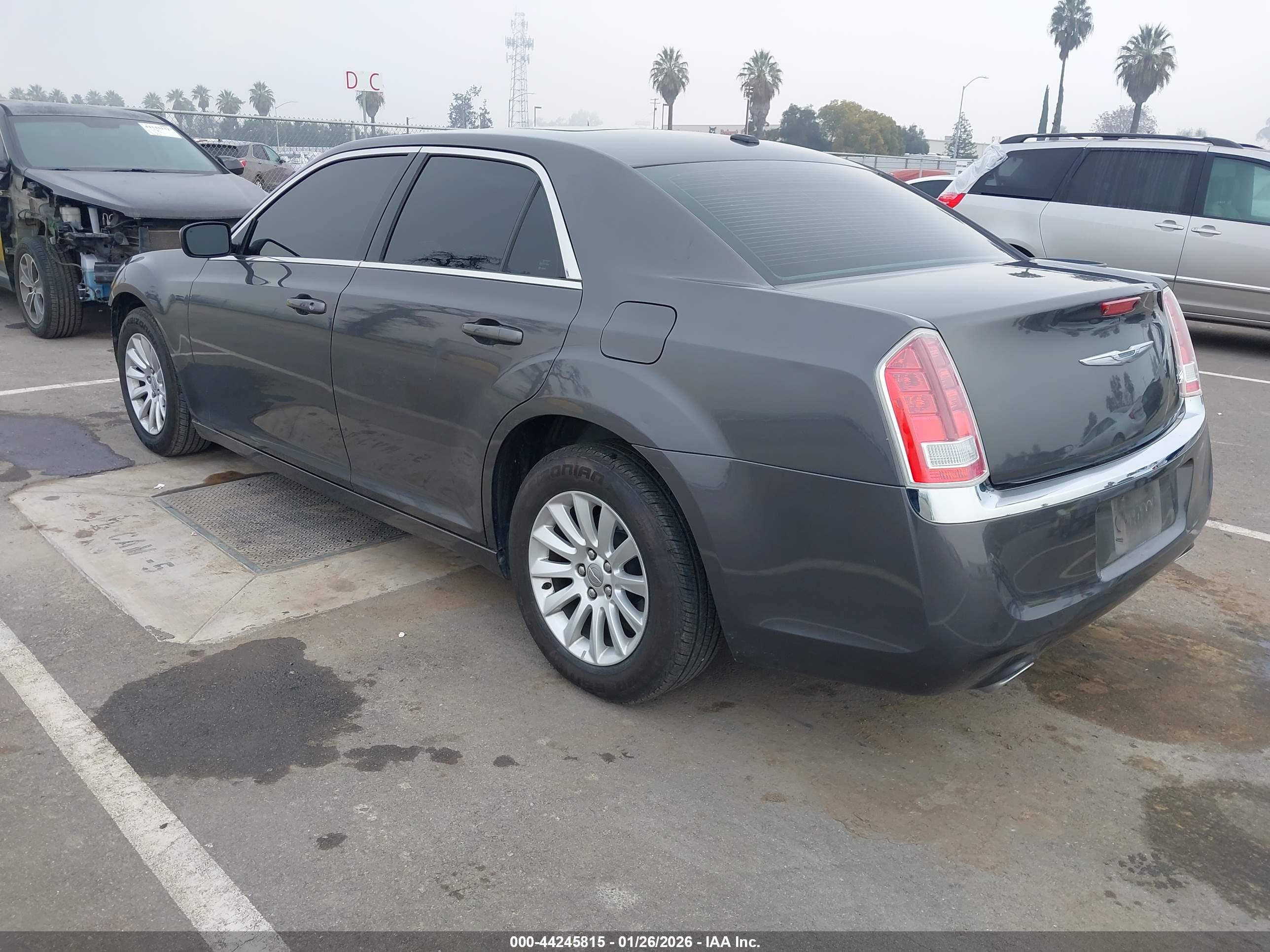 CHRYSLER 300 image 3