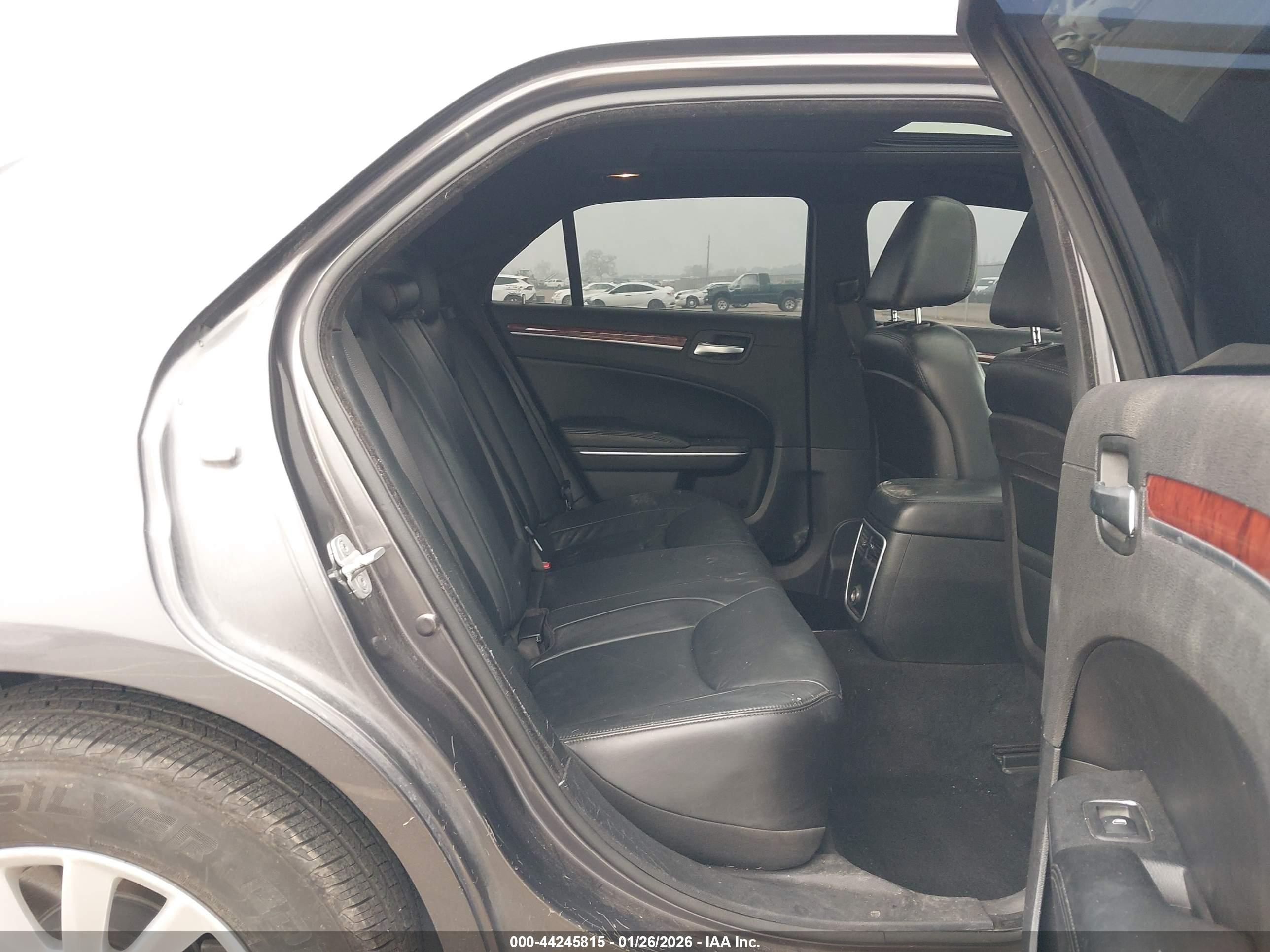 CHRYSLER 300 image 8