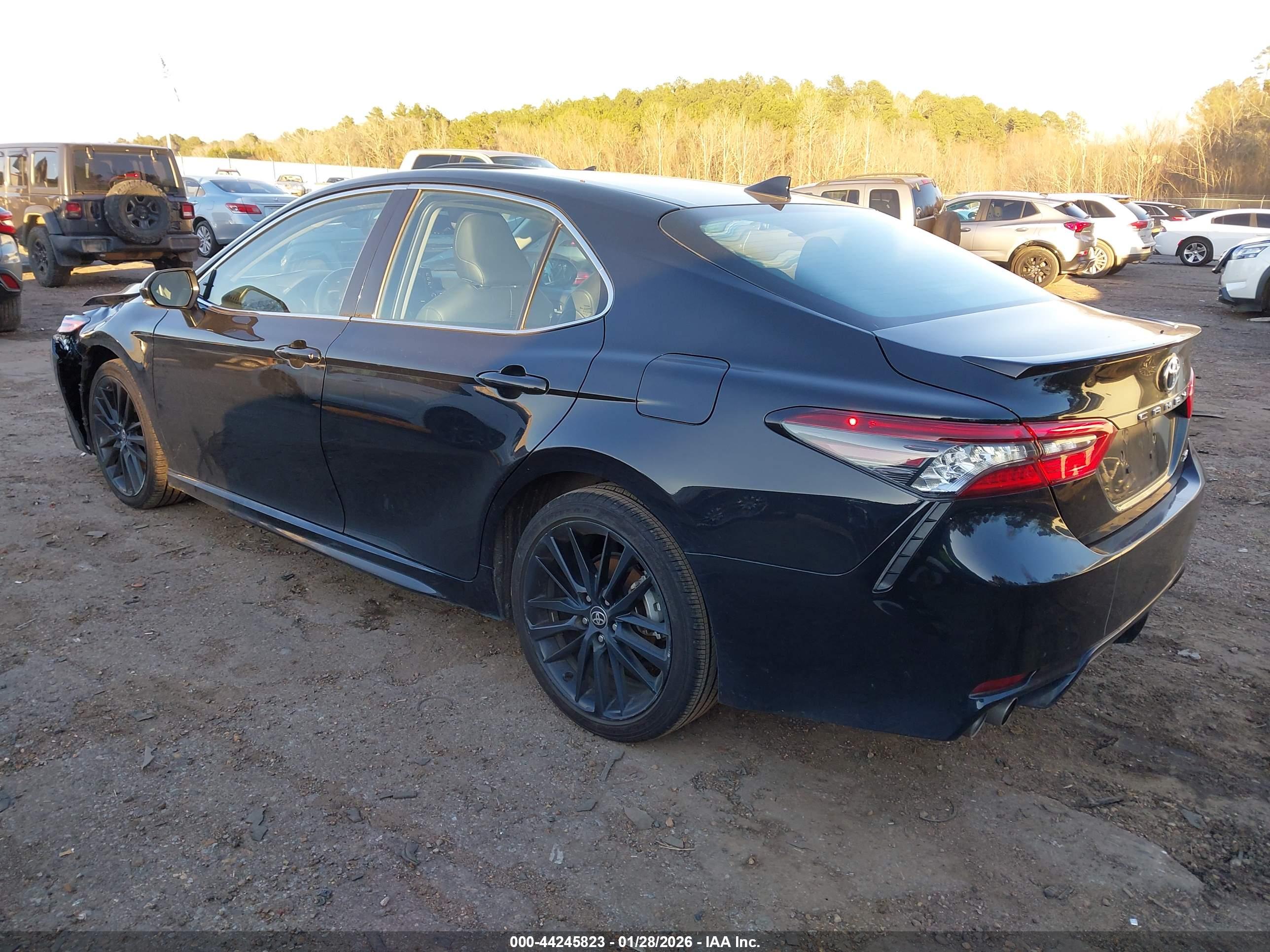 TOYOTA CAMRY image 3