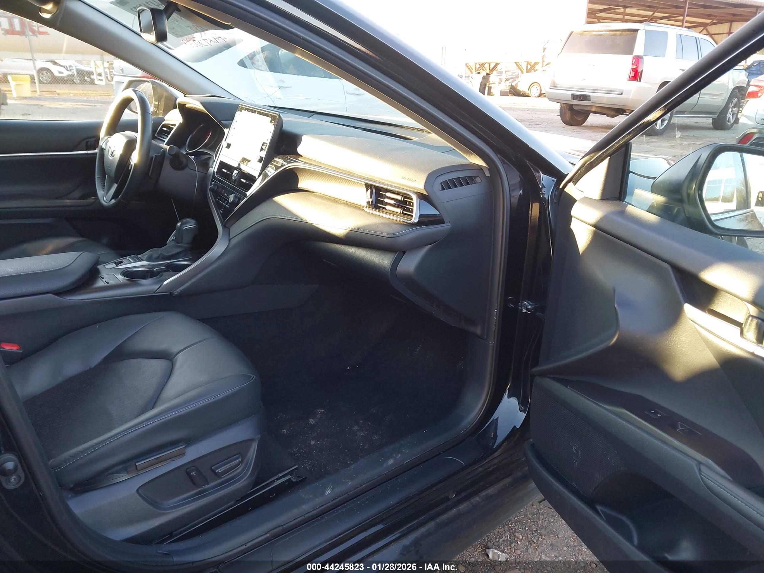 TOYOTA CAMRY image 5