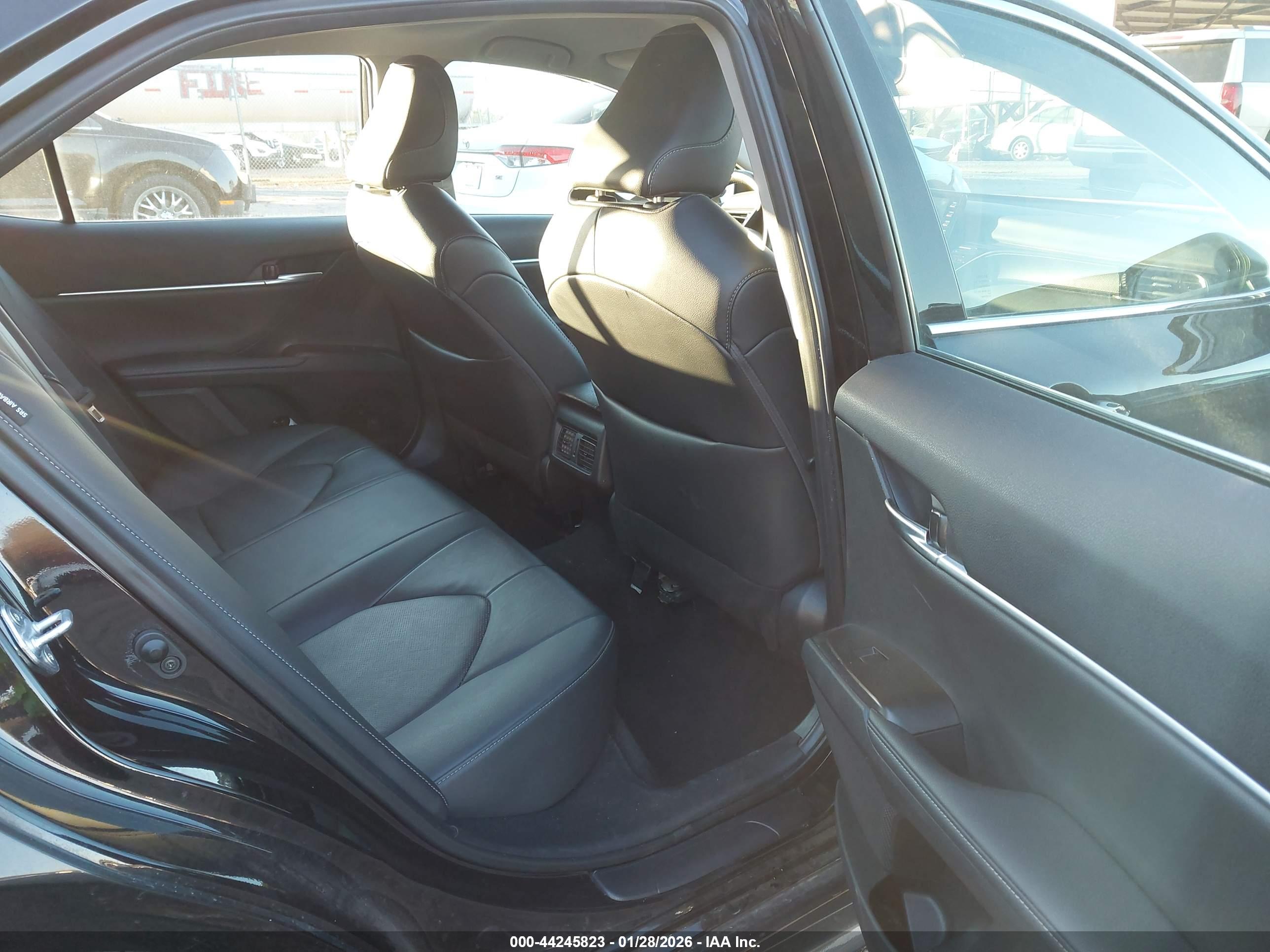 TOYOTA CAMRY image 8