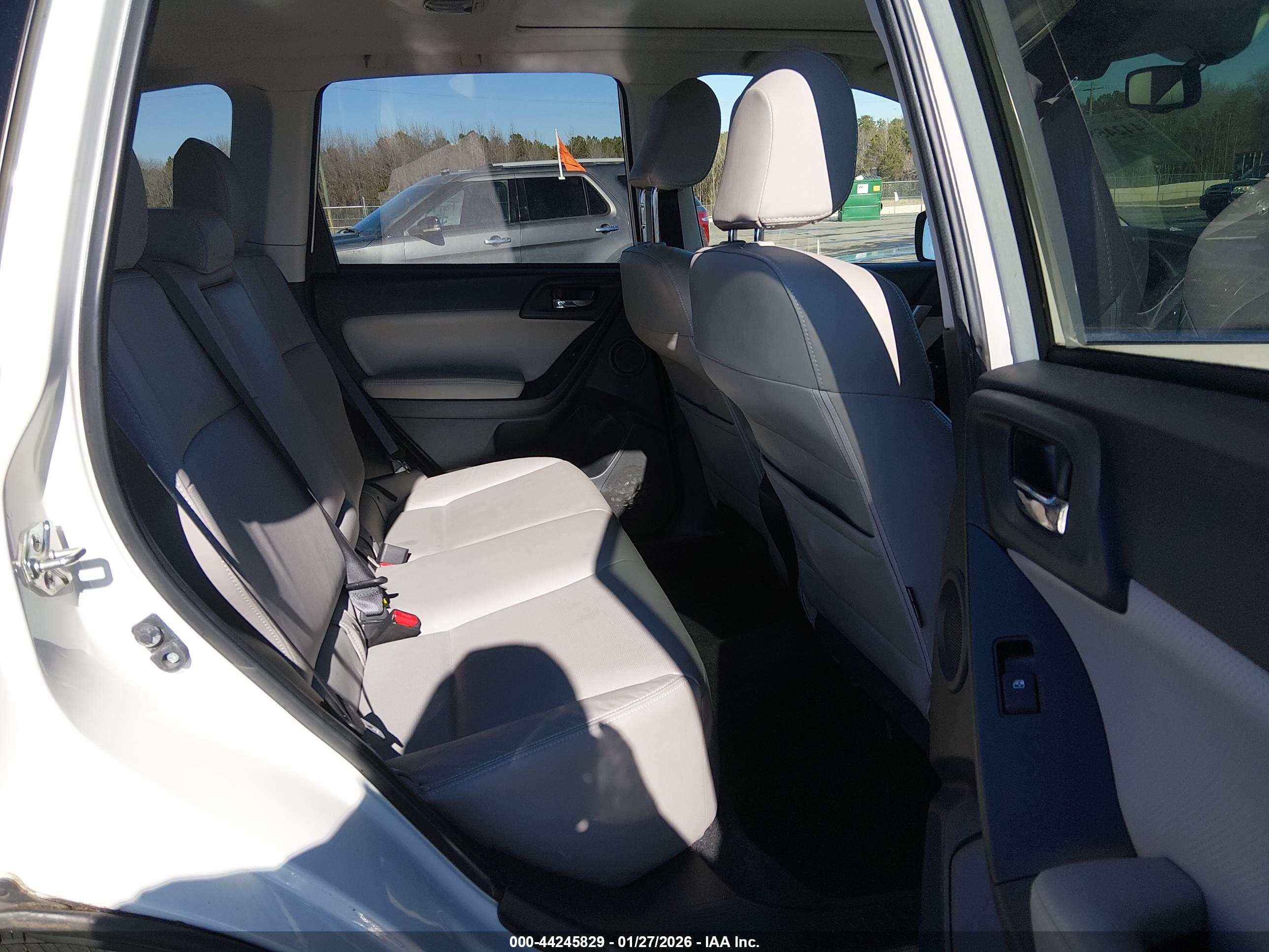 SUBARU FORESTER image 8