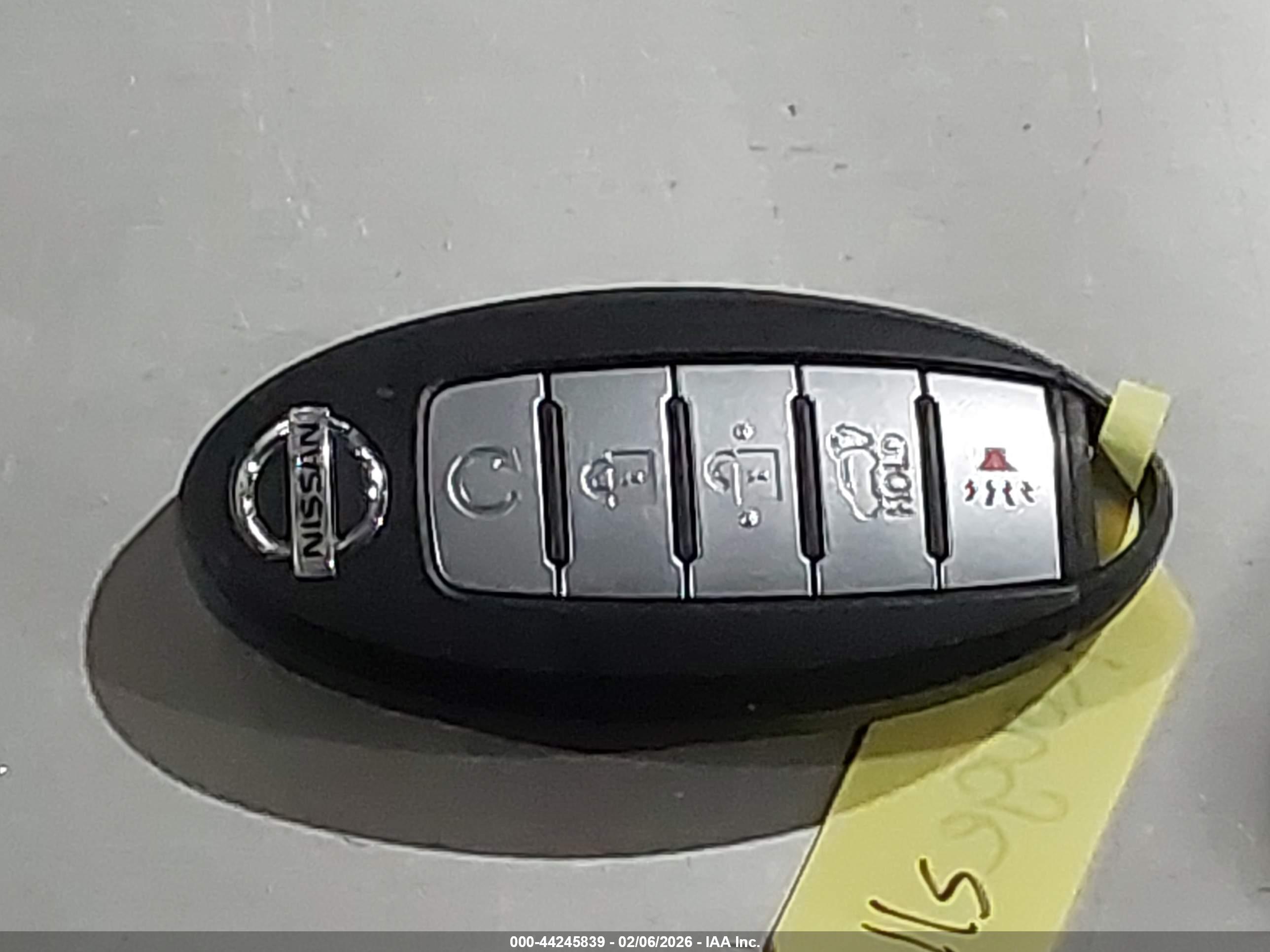 NISSAN ROGUE image 11