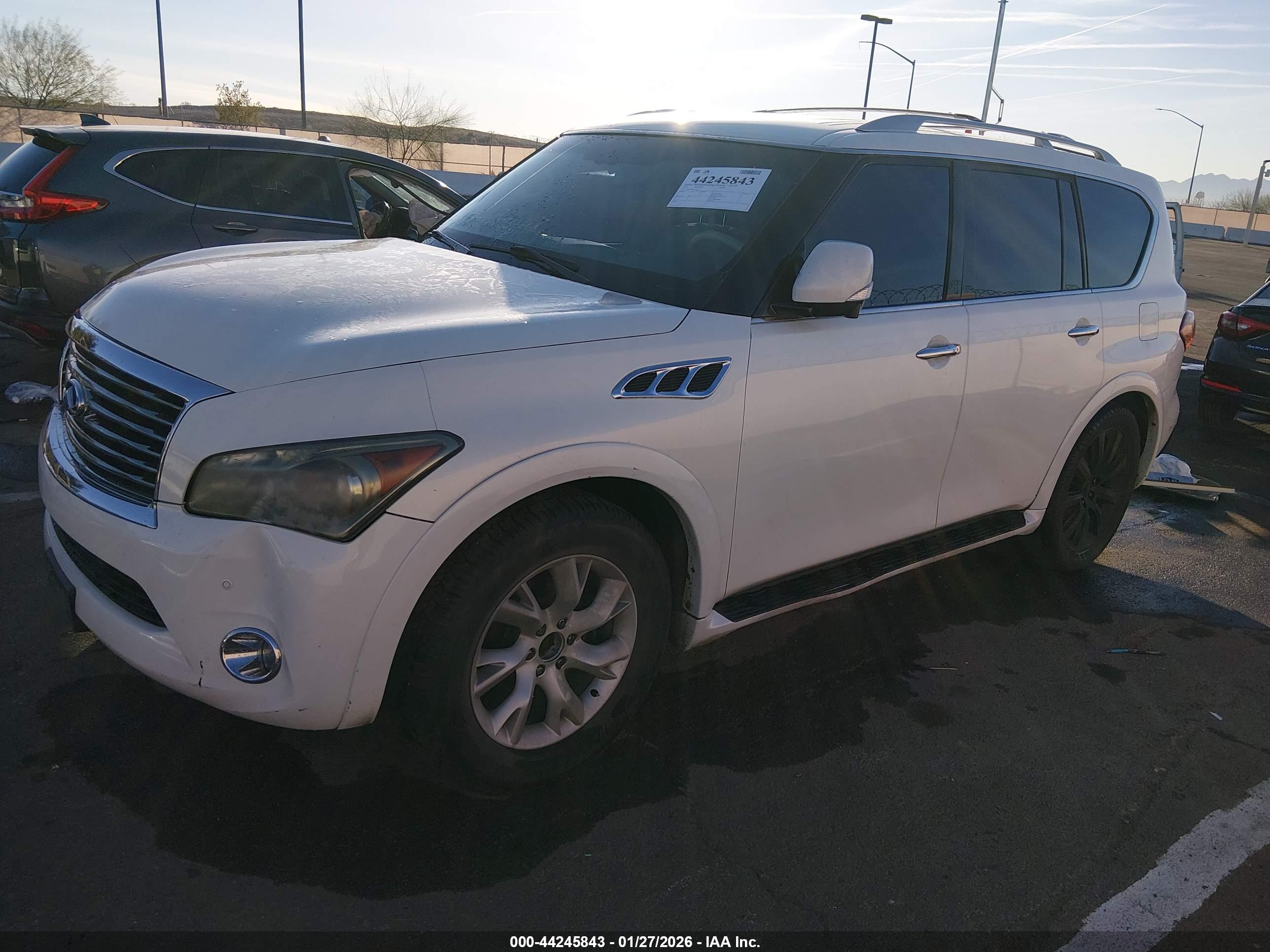INFINITI QX56 image 2