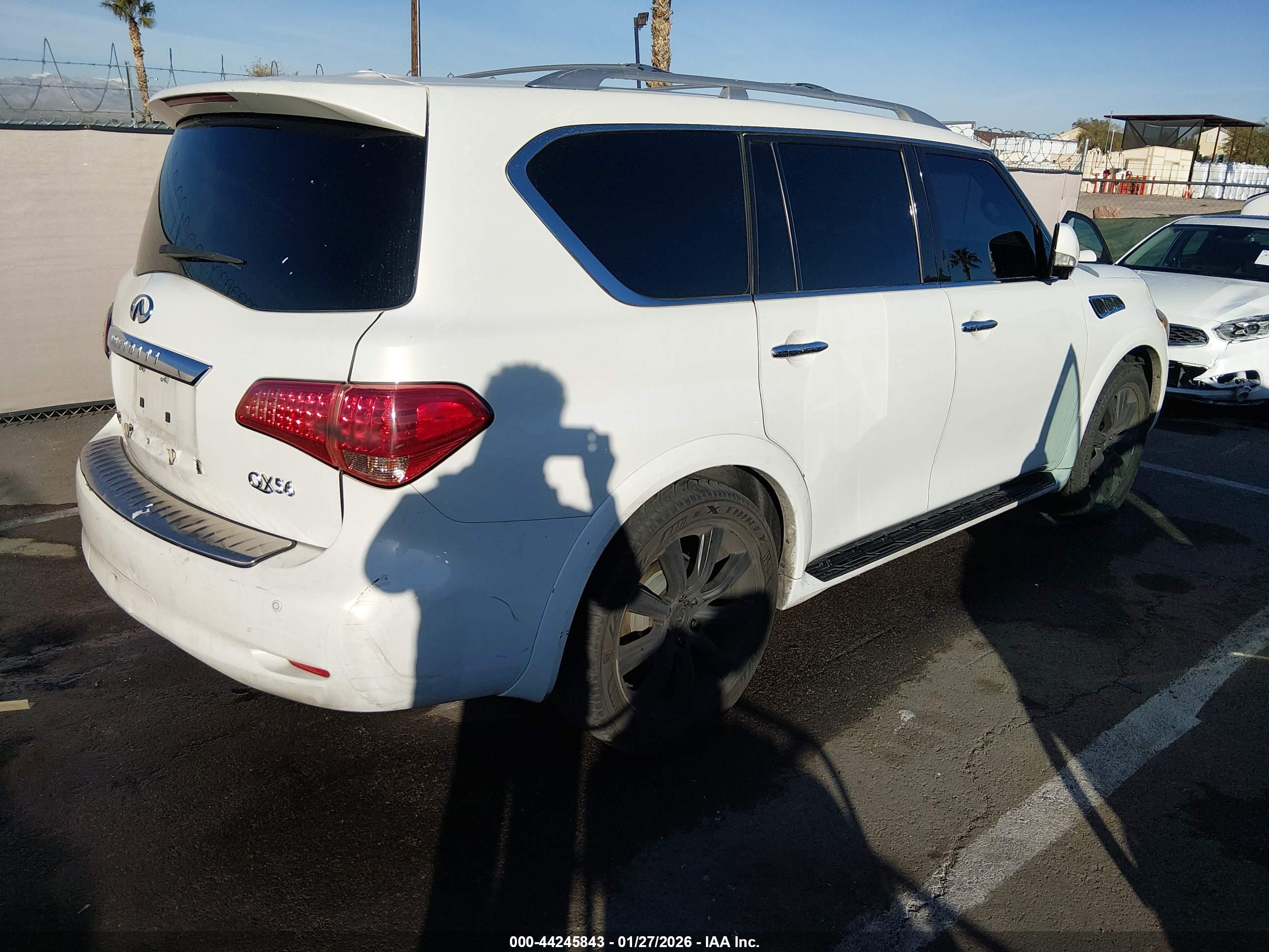 INFINITI QX56 image 4