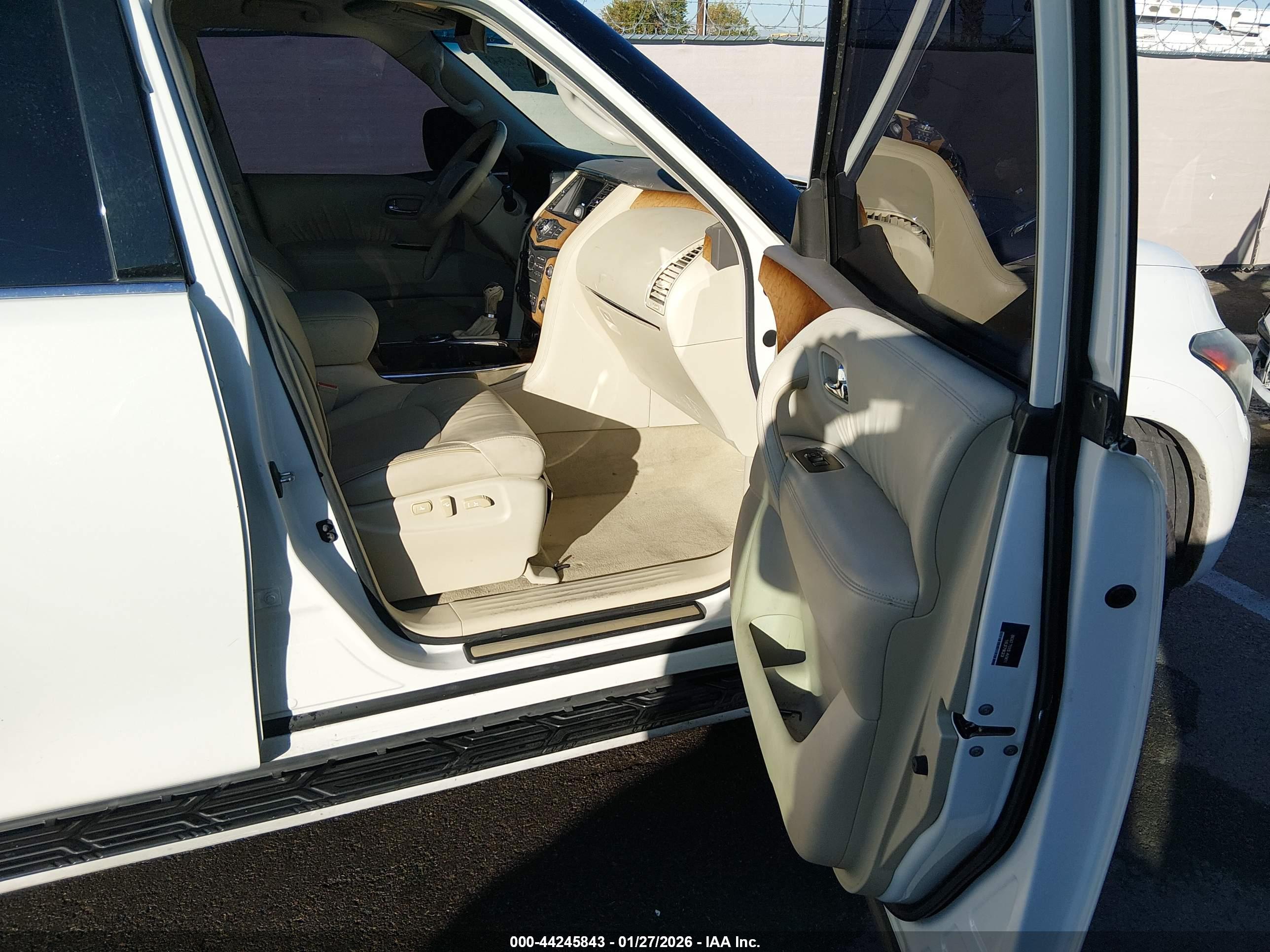 INFINITI QX56 image 5