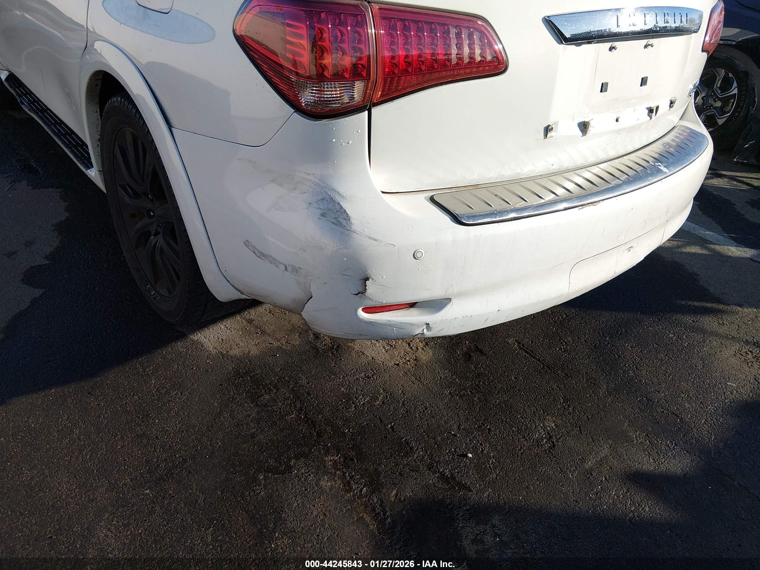 INFINITI QX56 image 6