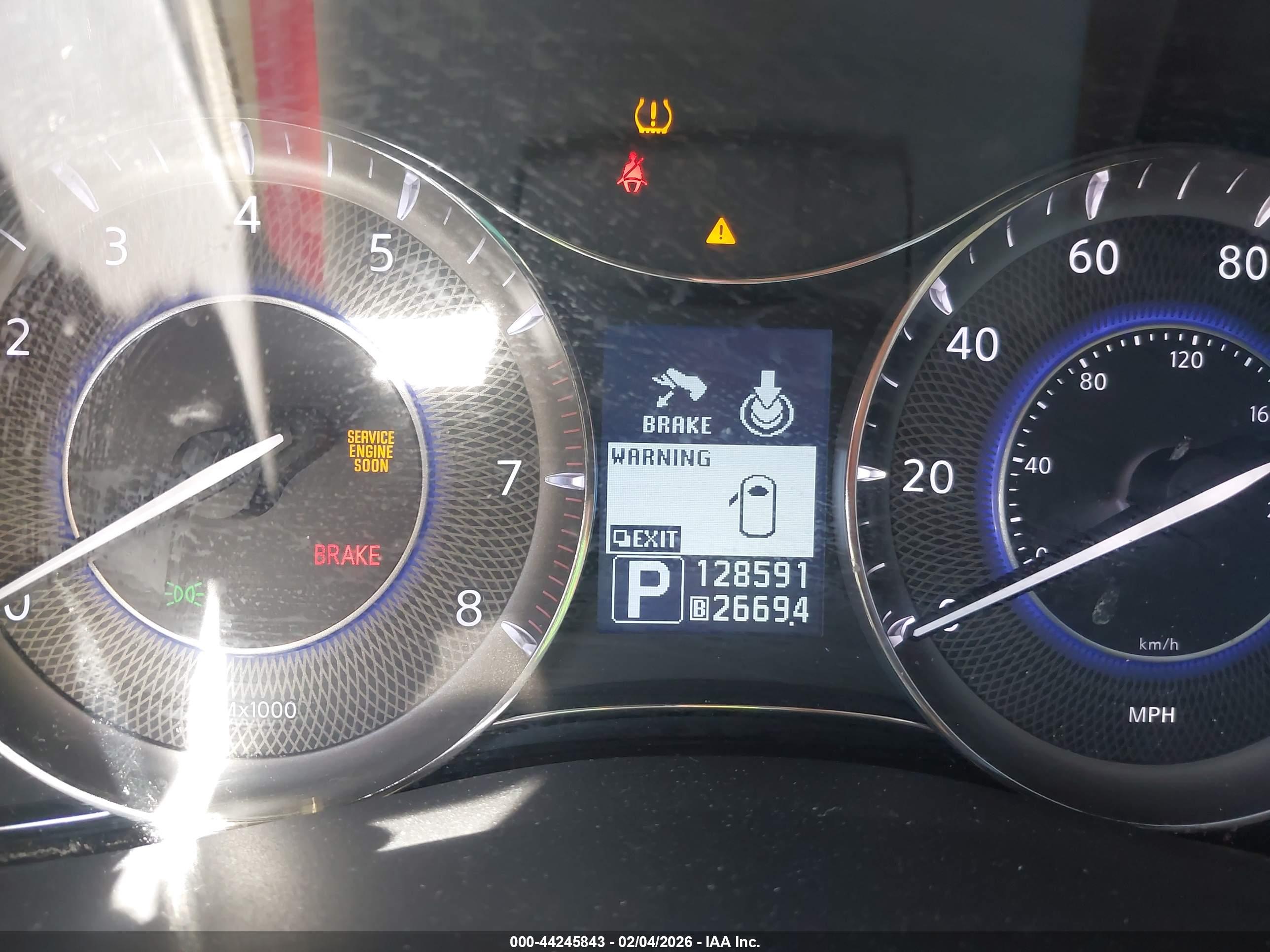 INFINITI QX56 image 7