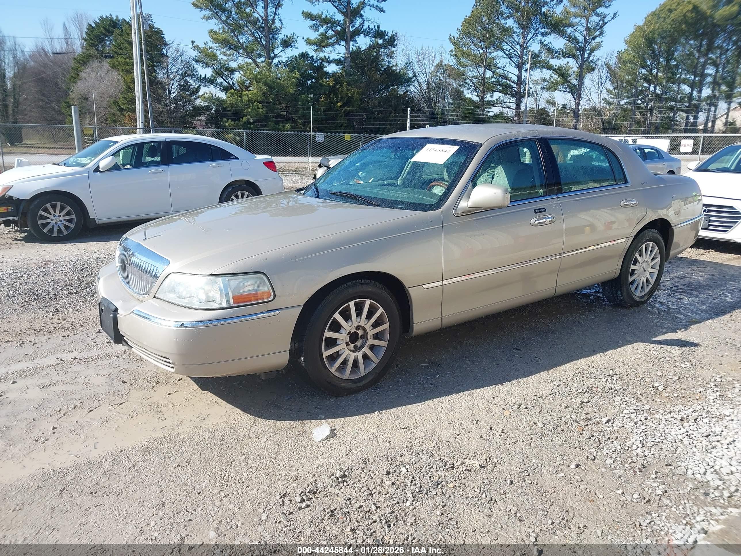 LINCOLN TOWN image 2