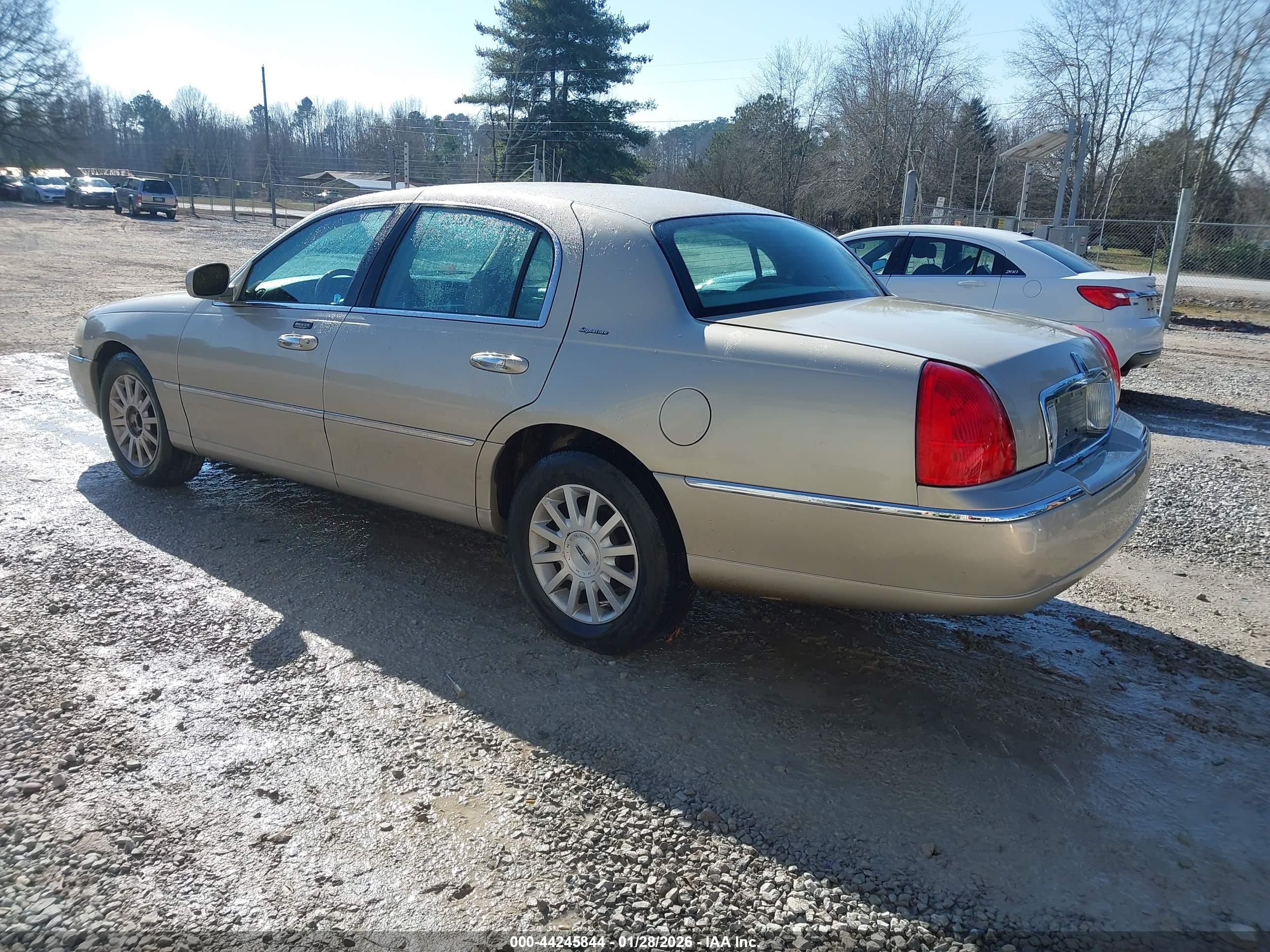 LINCOLN TOWN image 3