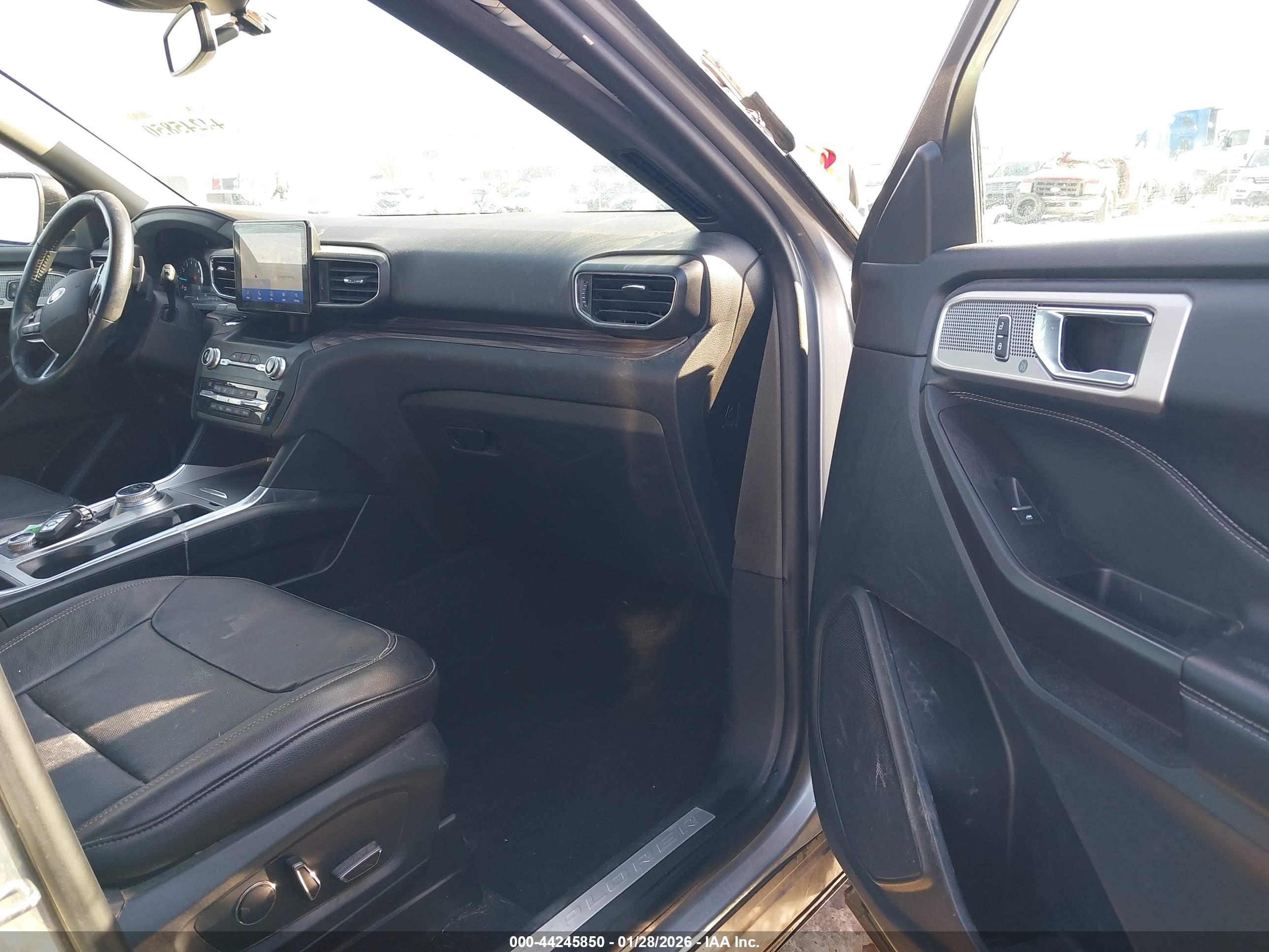 FORD EXPLORER image 5