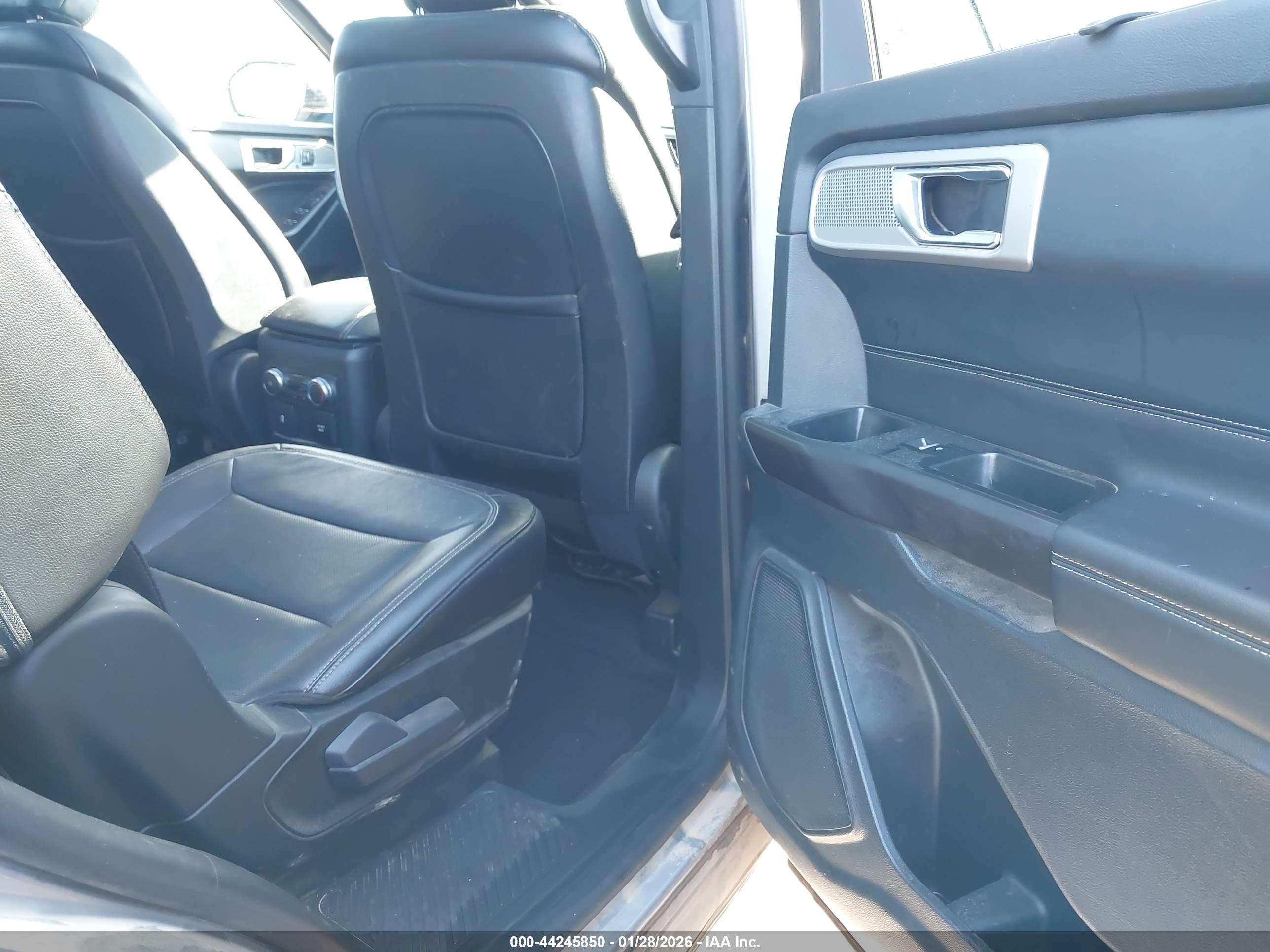 FORD EXPLORER image 8