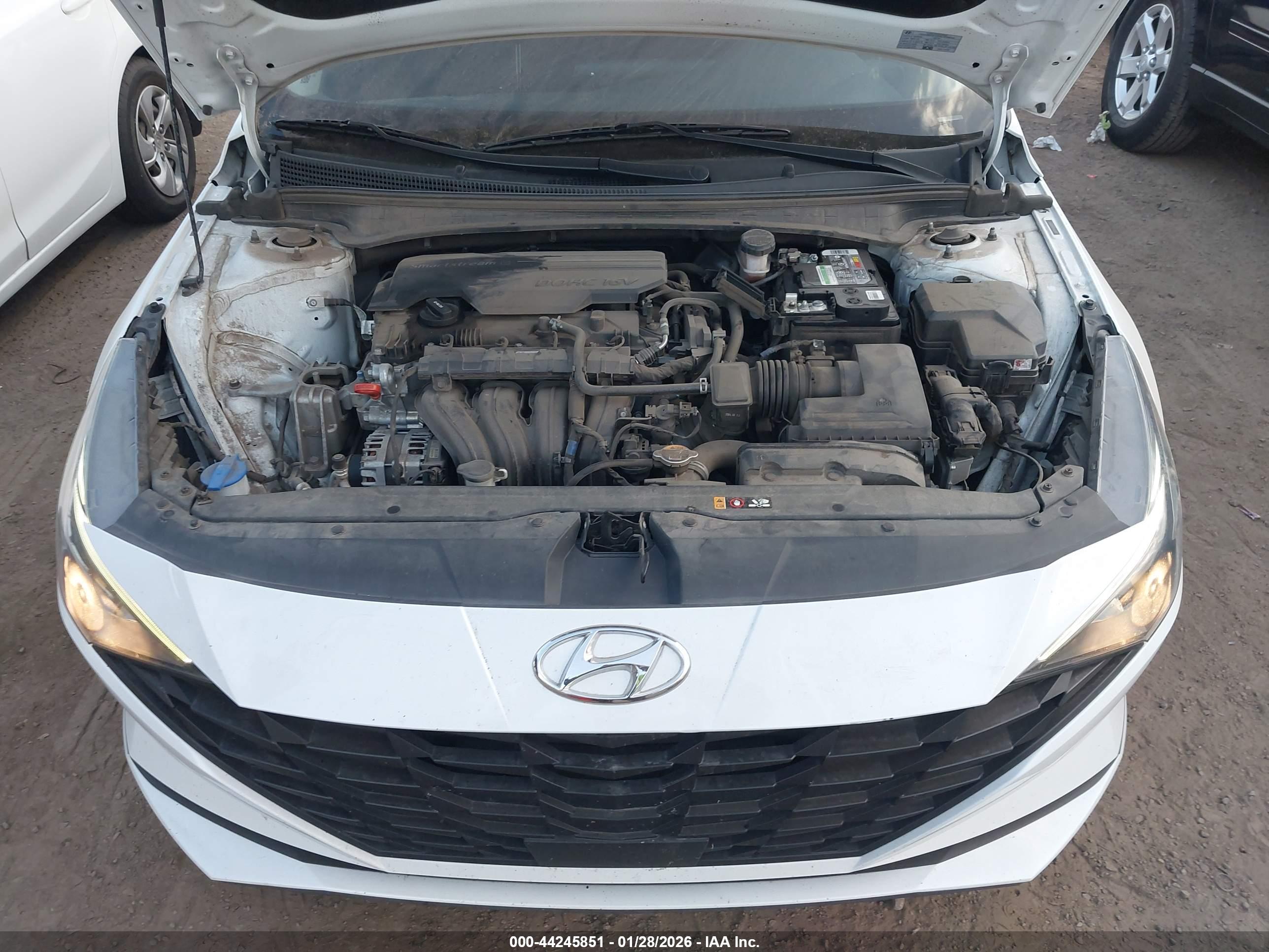 HYUNDAI ELANTRA image 10