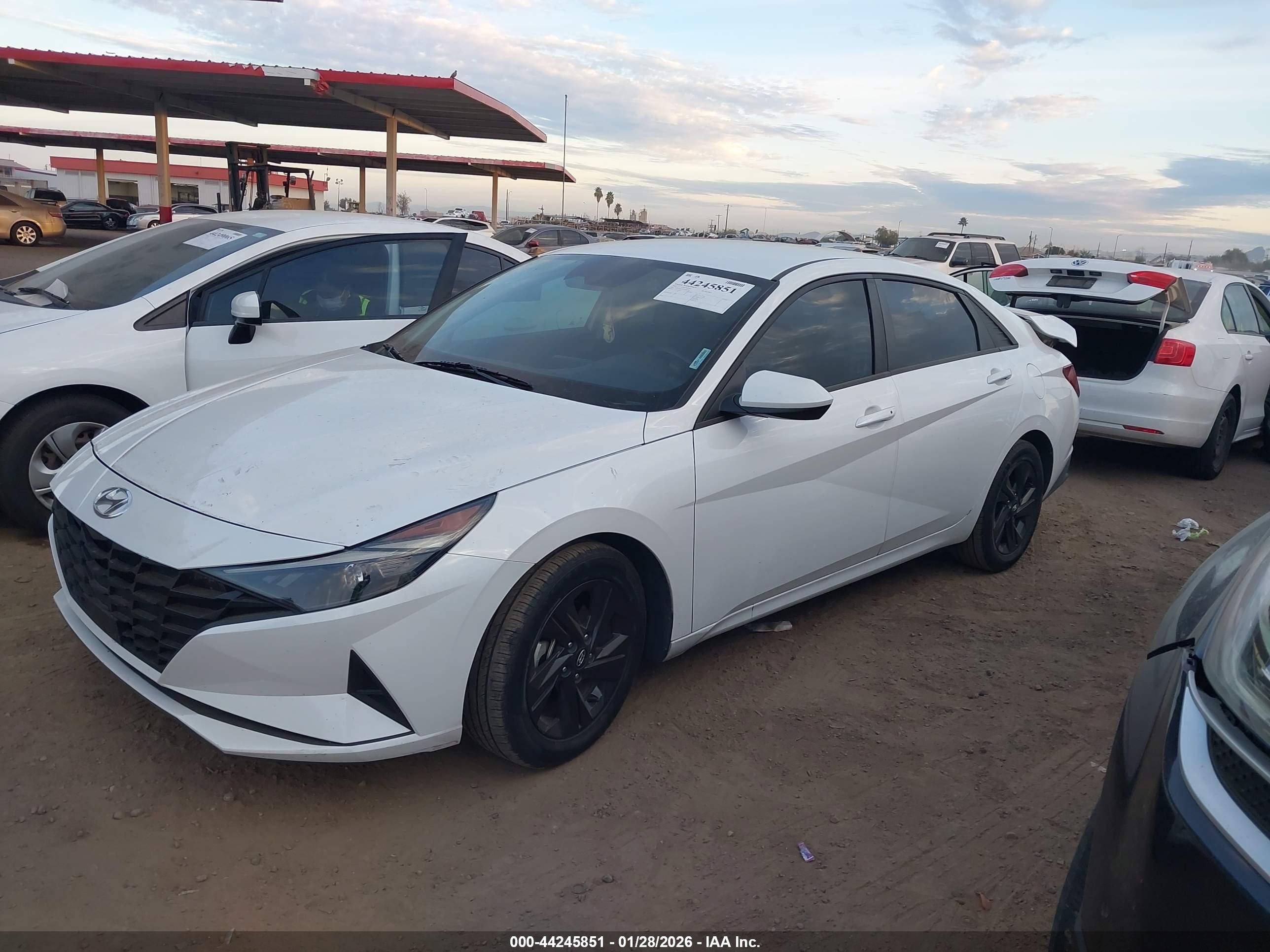 HYUNDAI ELANTRA image 2