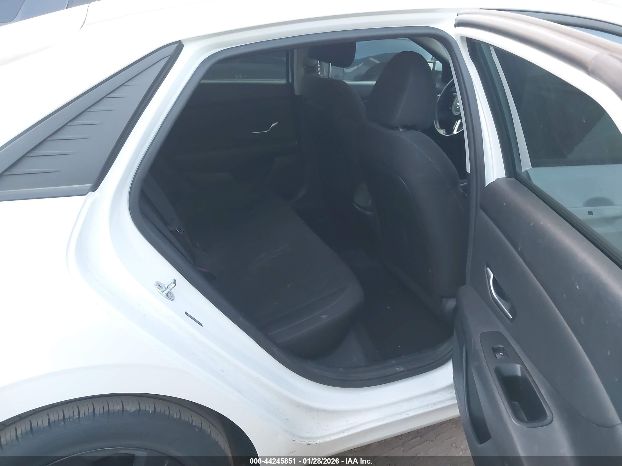 HYUNDAI ELANTRA image 8
