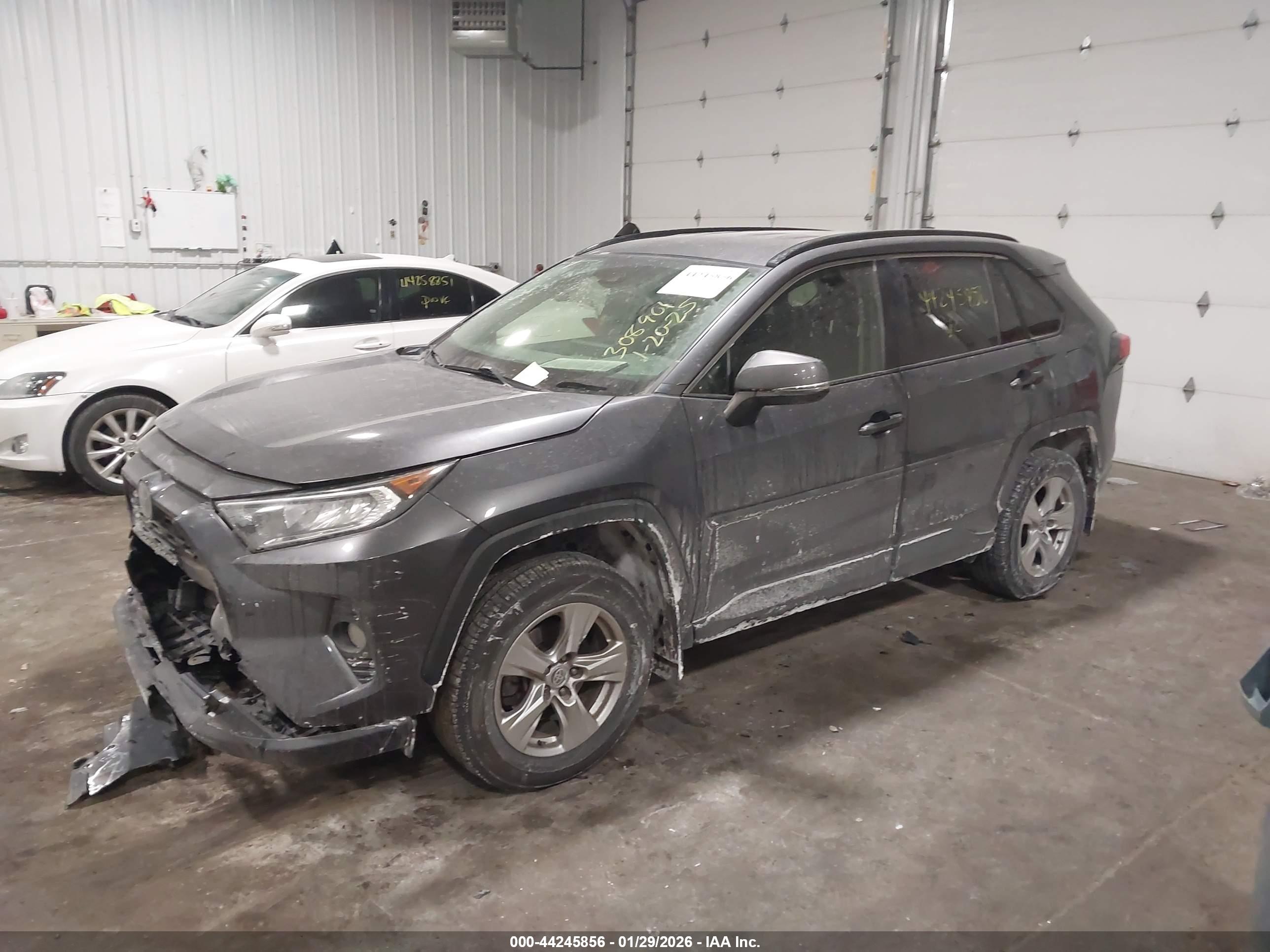 TOYOTA RAV4 image 2