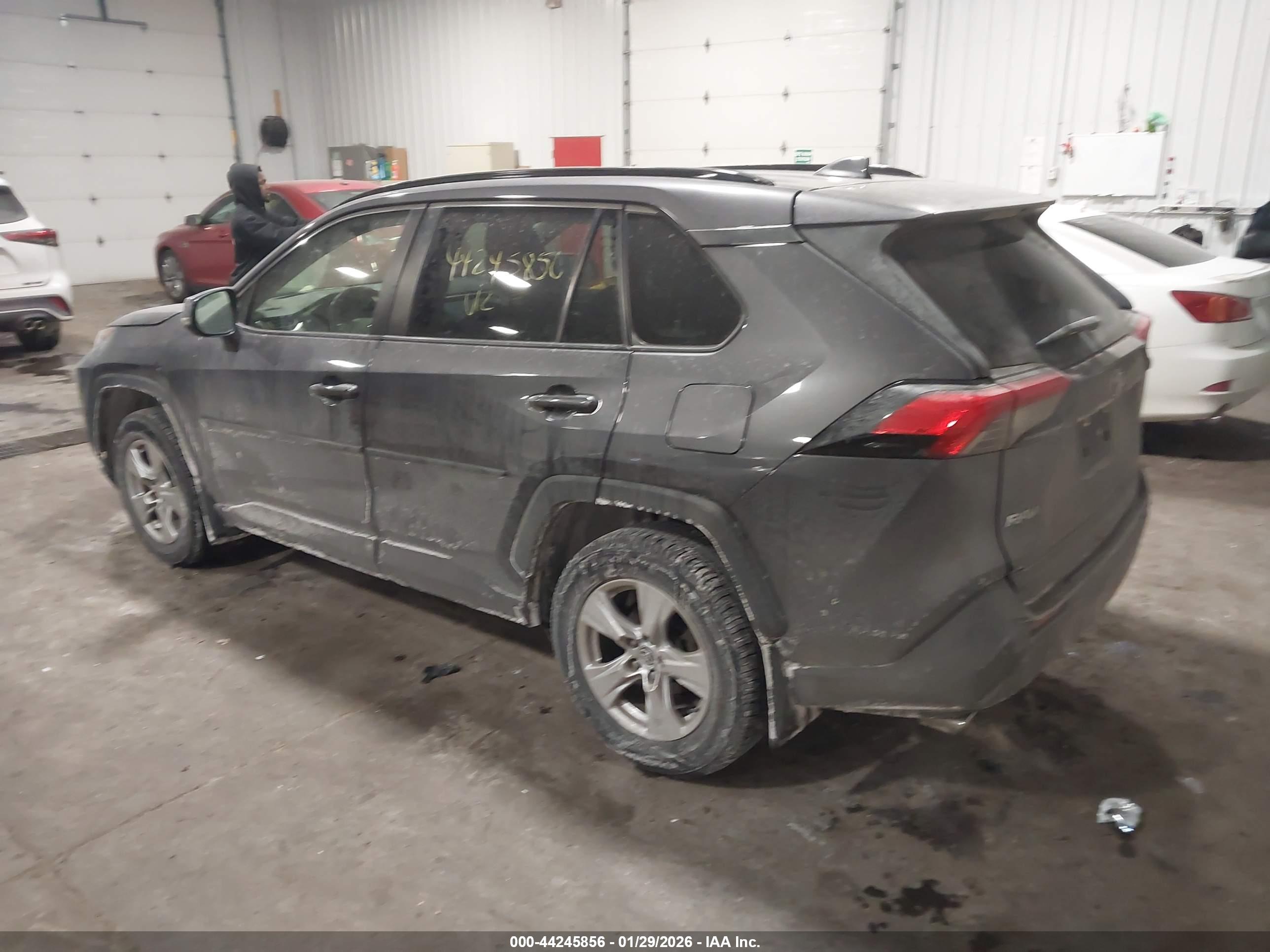 TOYOTA RAV4 image 3