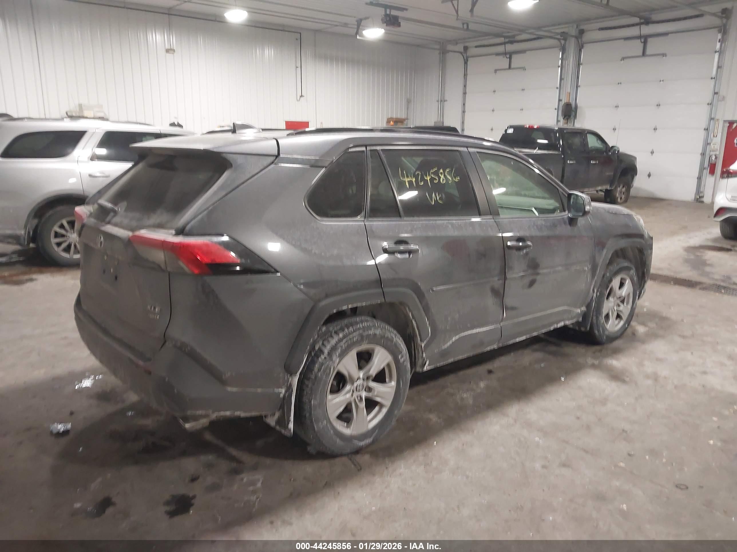 TOYOTA RAV4 image 4