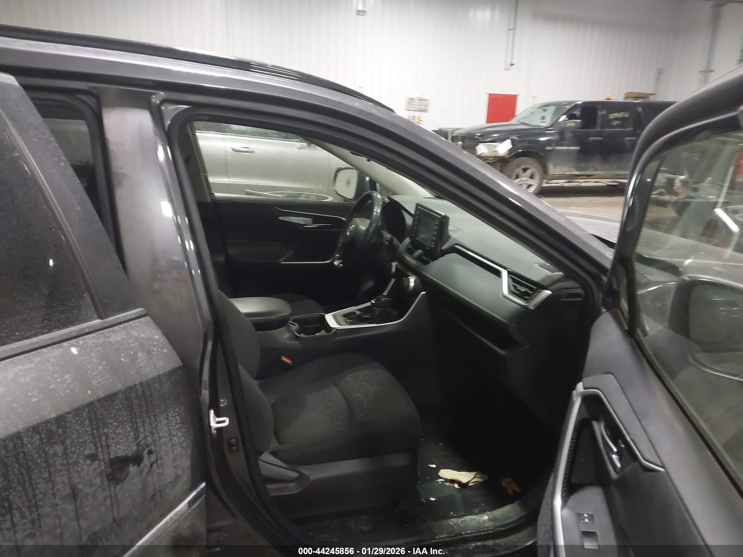TOYOTA RAV4 image 5