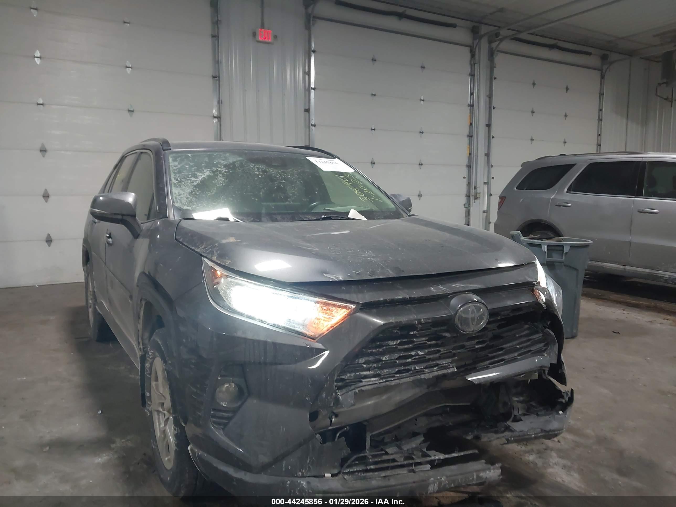 TOYOTA RAV4 image 6