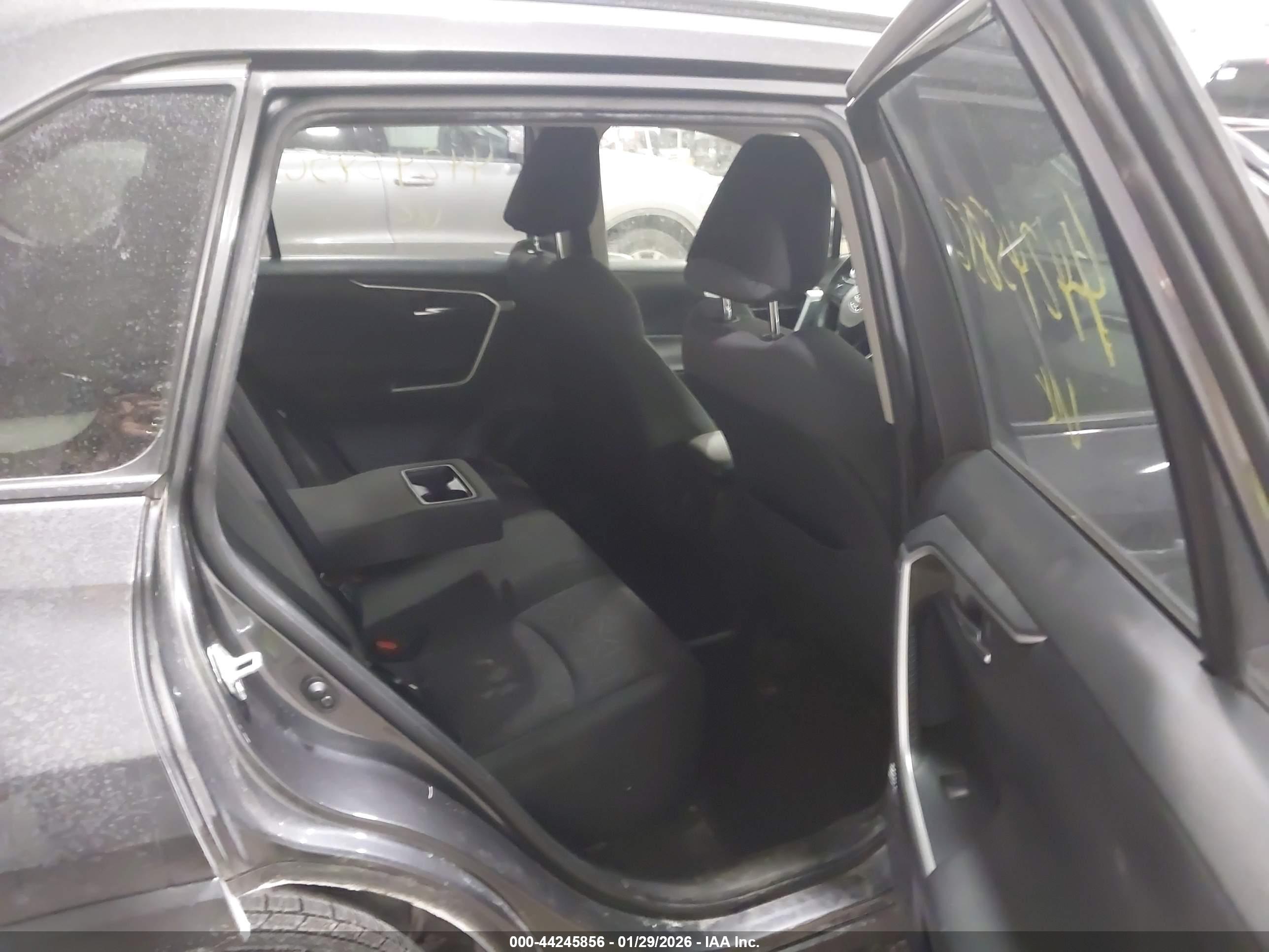 TOYOTA RAV4 image 8