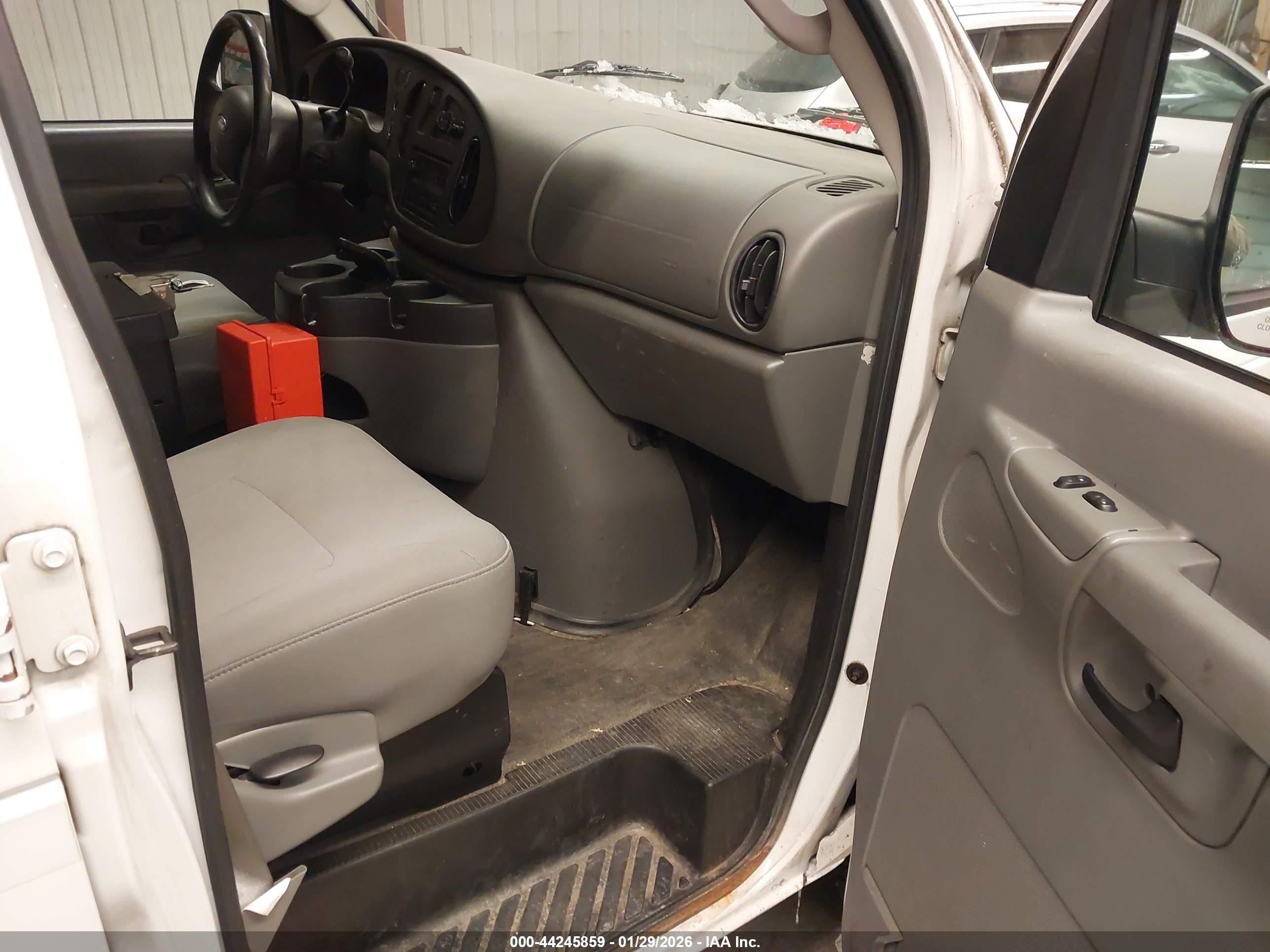 FORD E-250 image 5