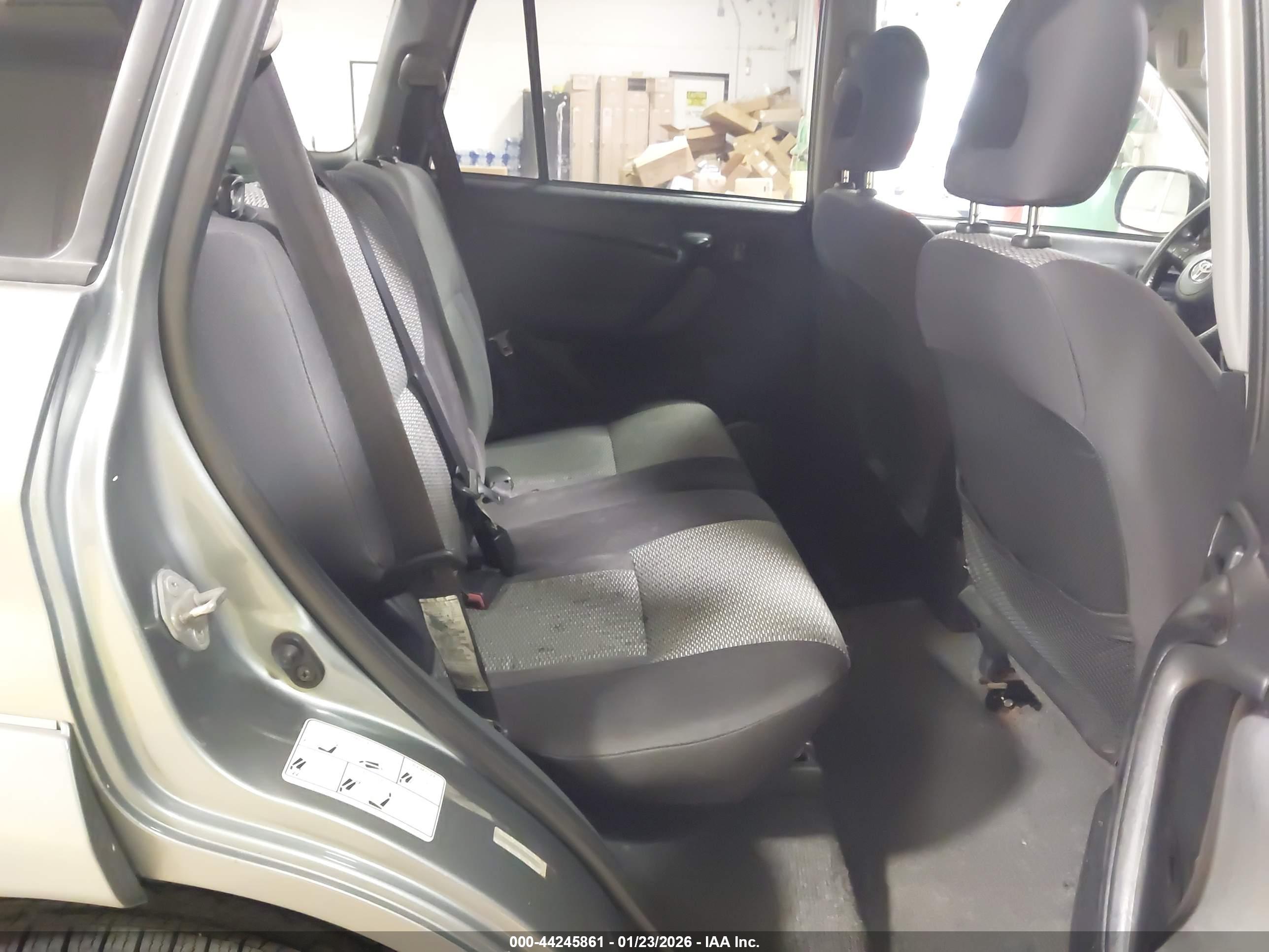TOYOTA RAV4 image 8