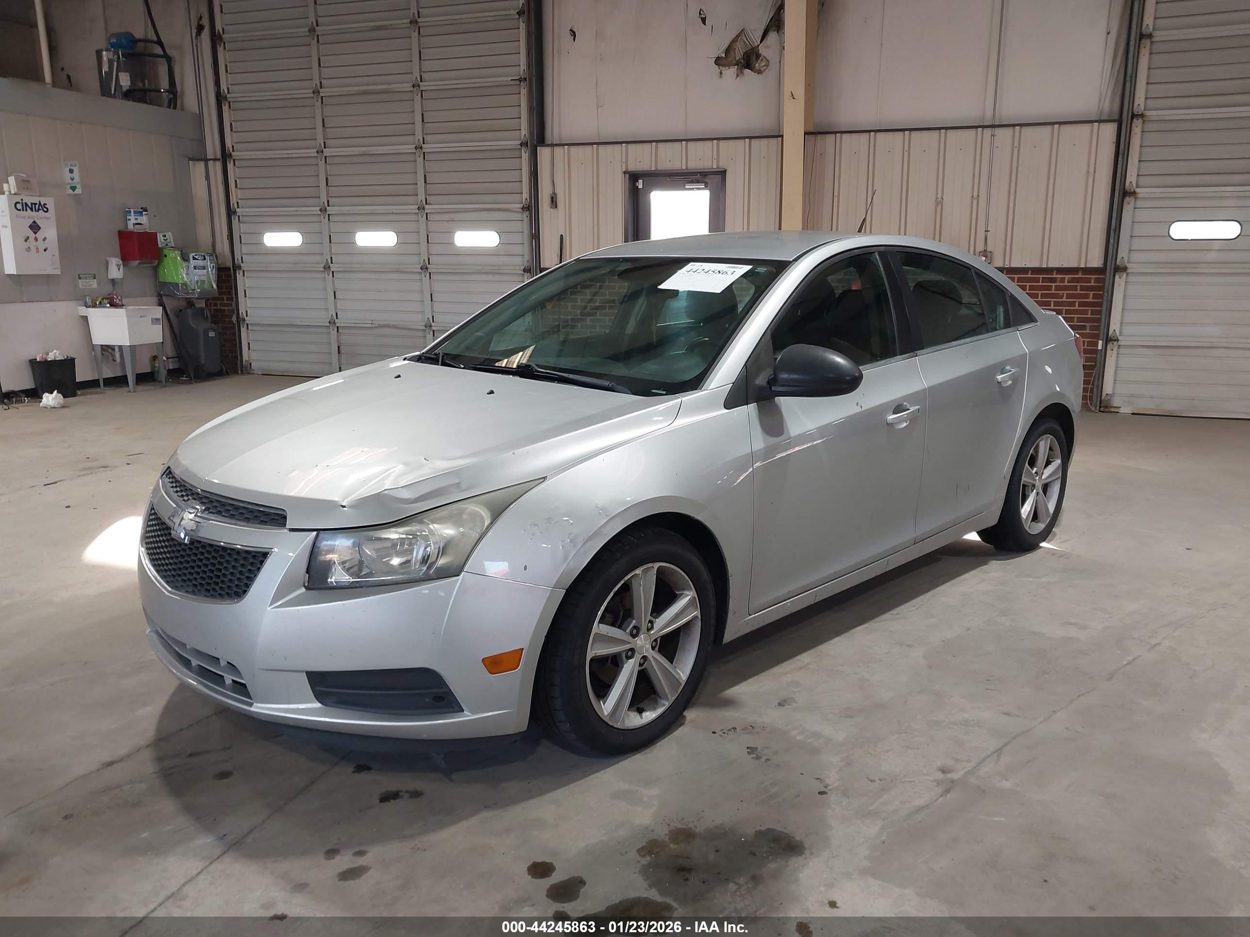 CHEVROLET CRUZE image 2