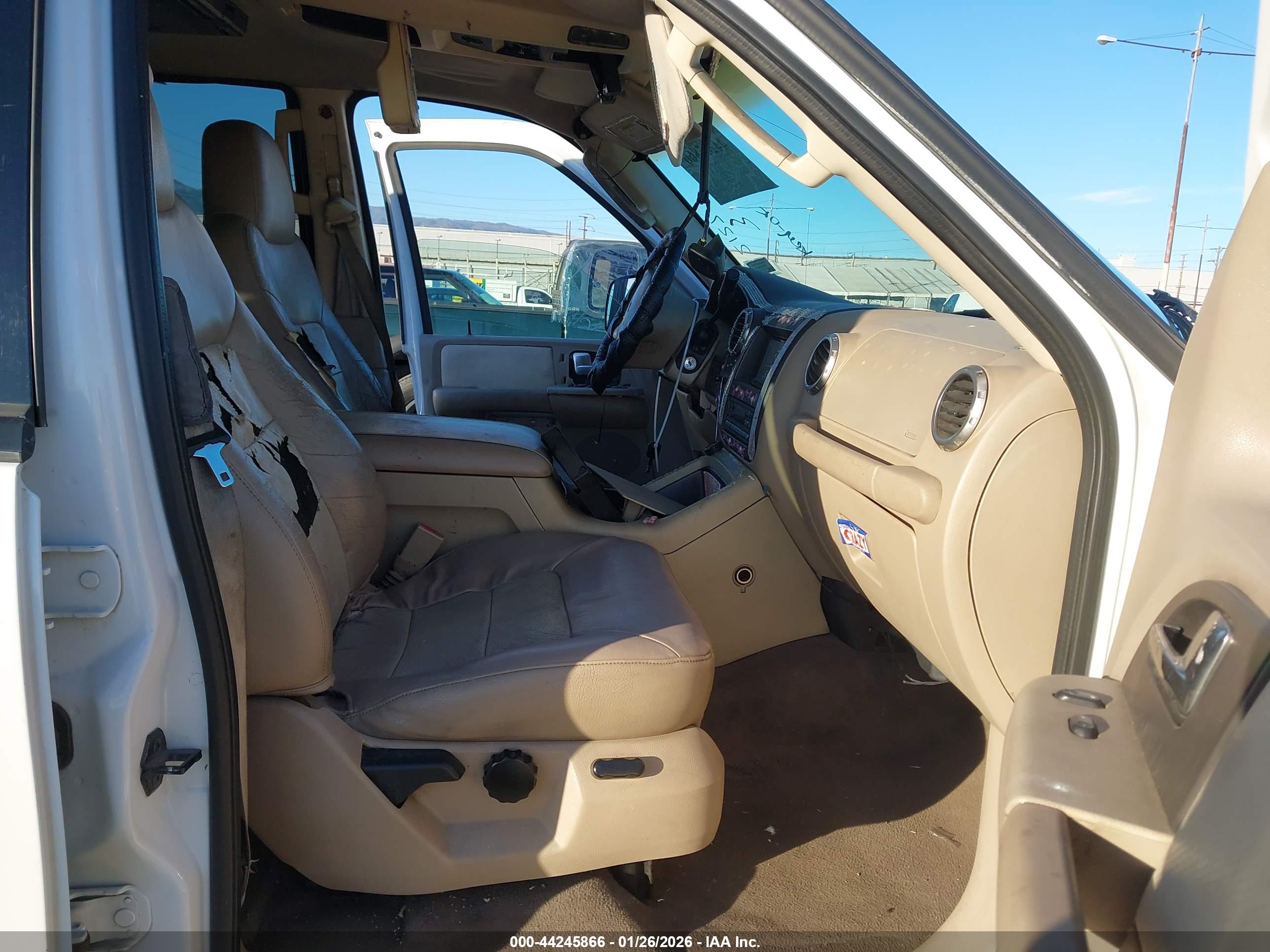 FORD EXPEDITION image 5