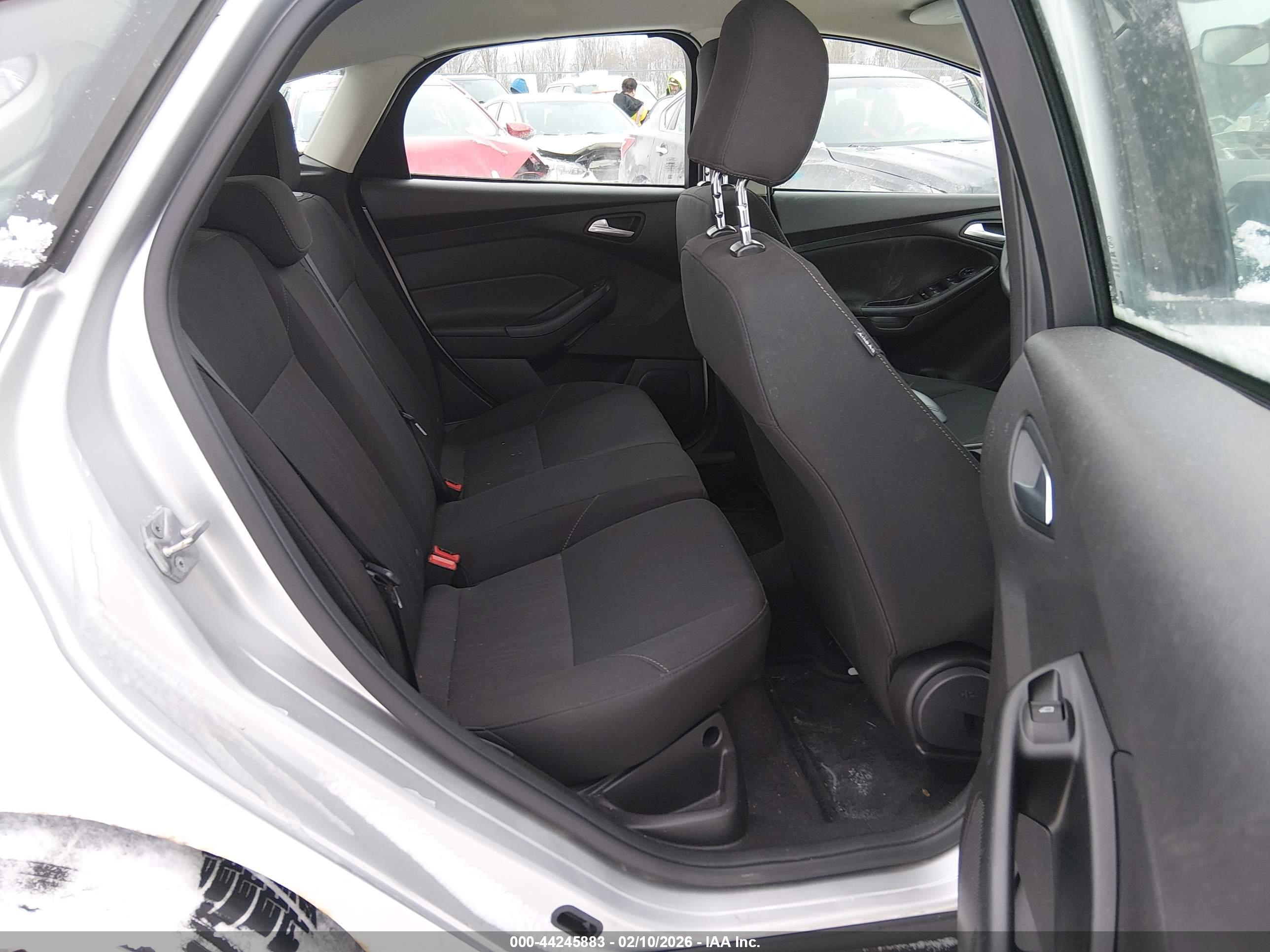 FORD FOCUS image 8