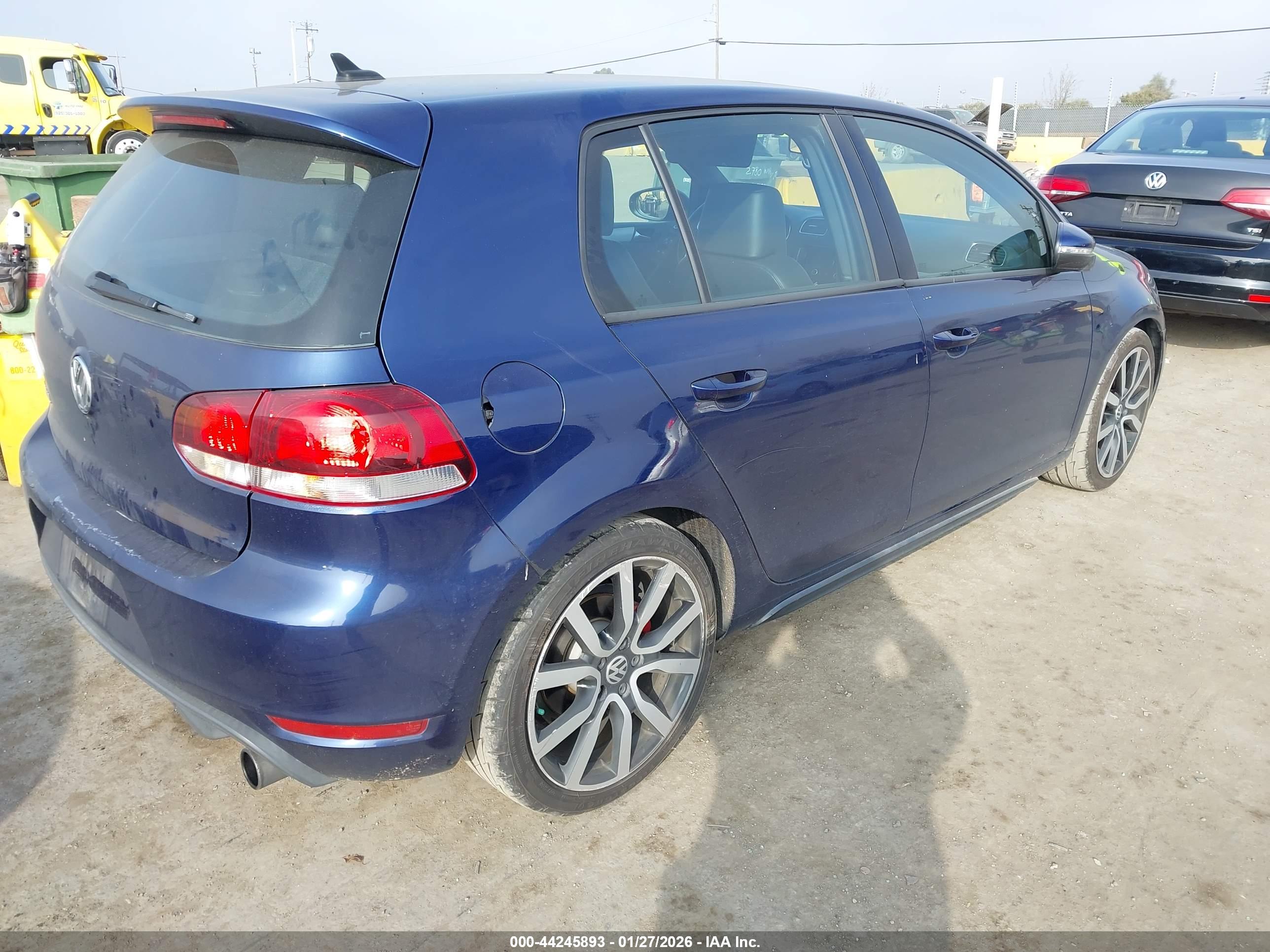 VOLKSWAGEN GTI image 4