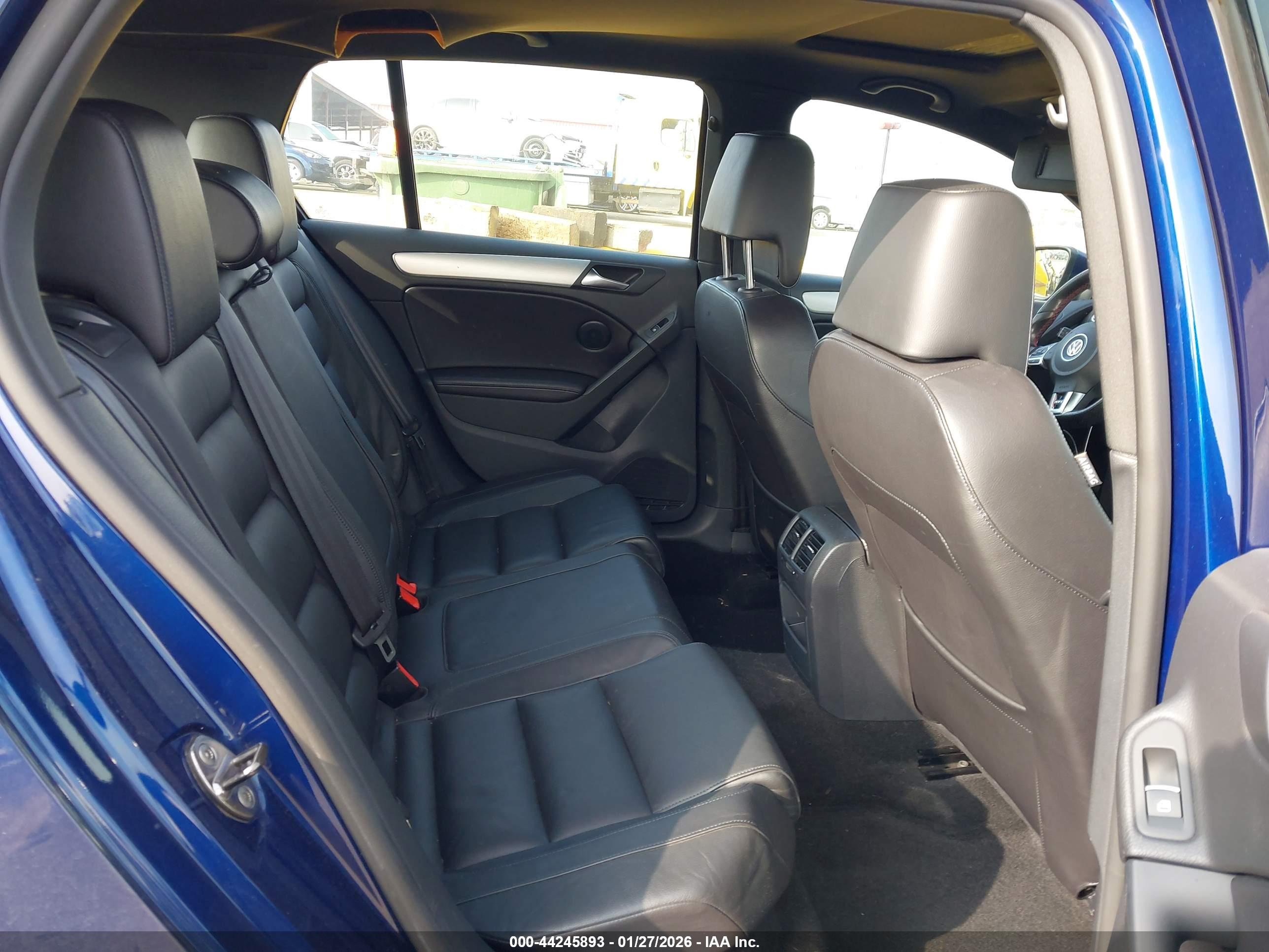 VOLKSWAGEN GTI image 8