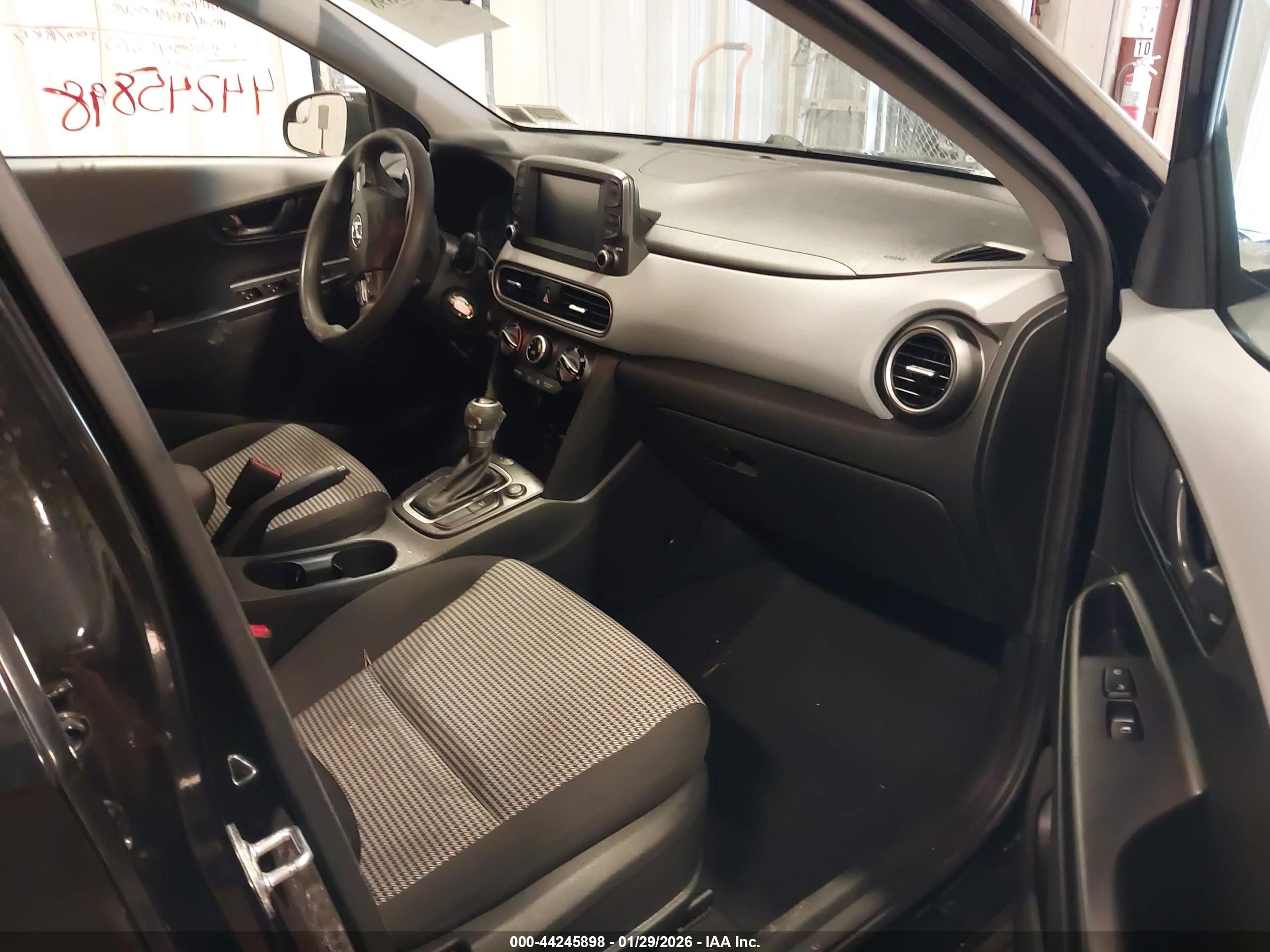 HYUNDAI KONA image 5