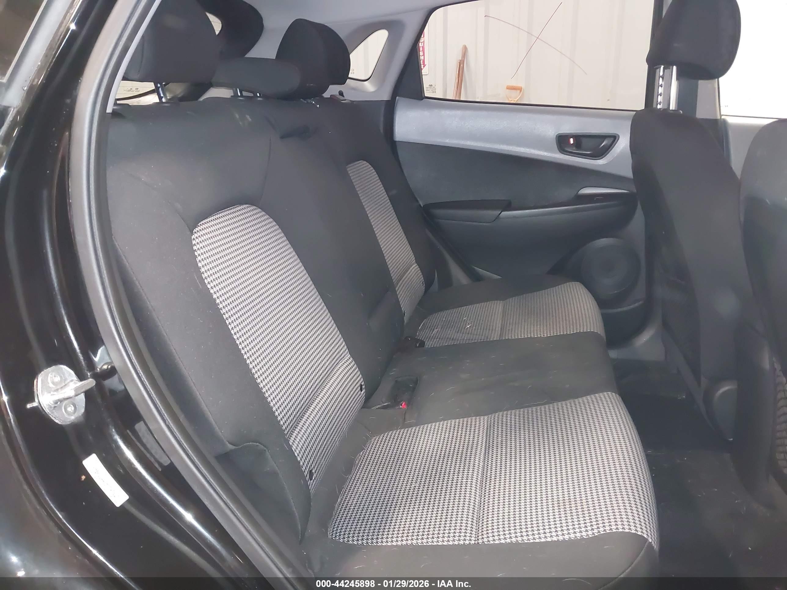 HYUNDAI KONA image 8
