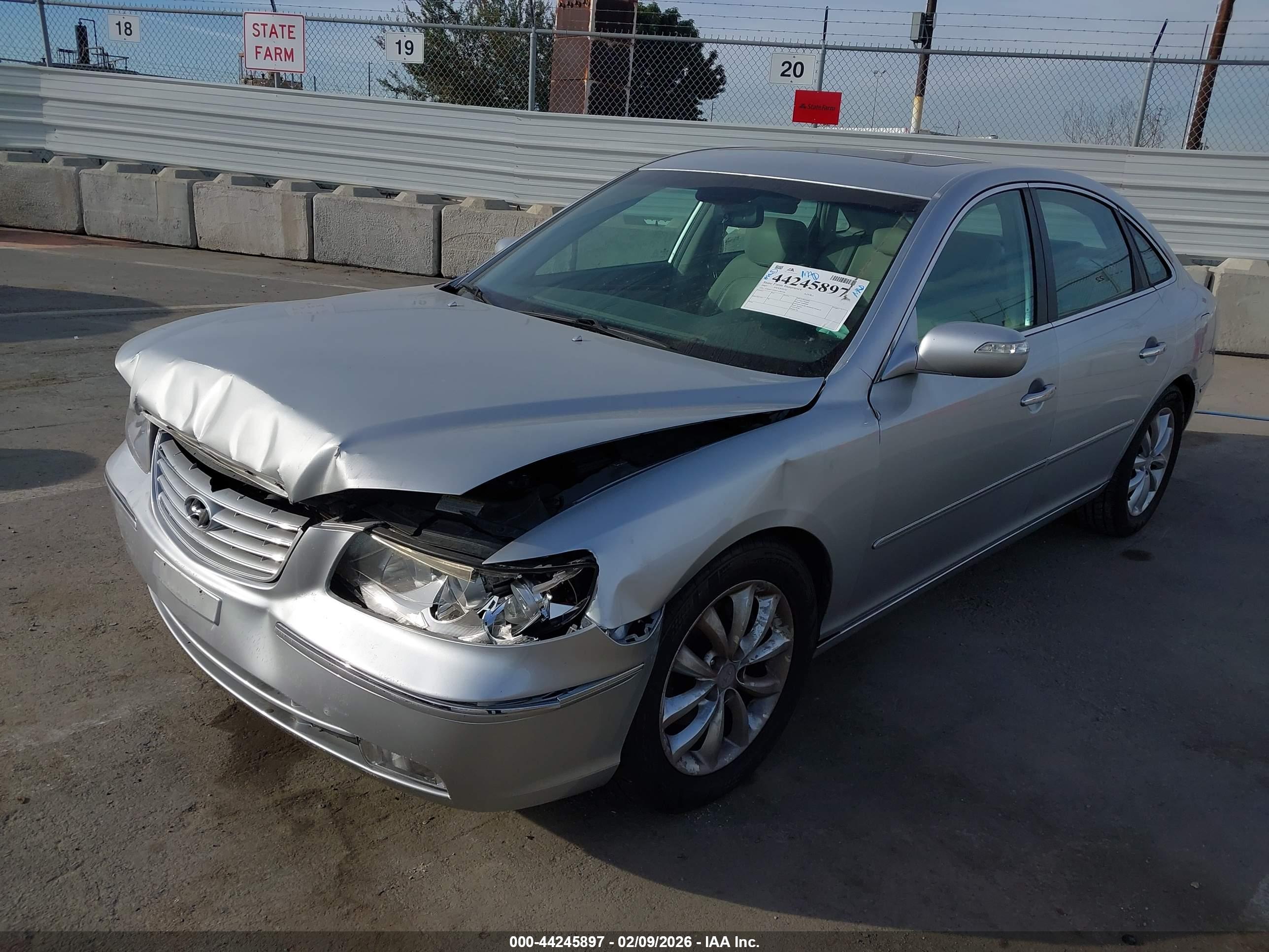HYUNDAI AZERA image 6