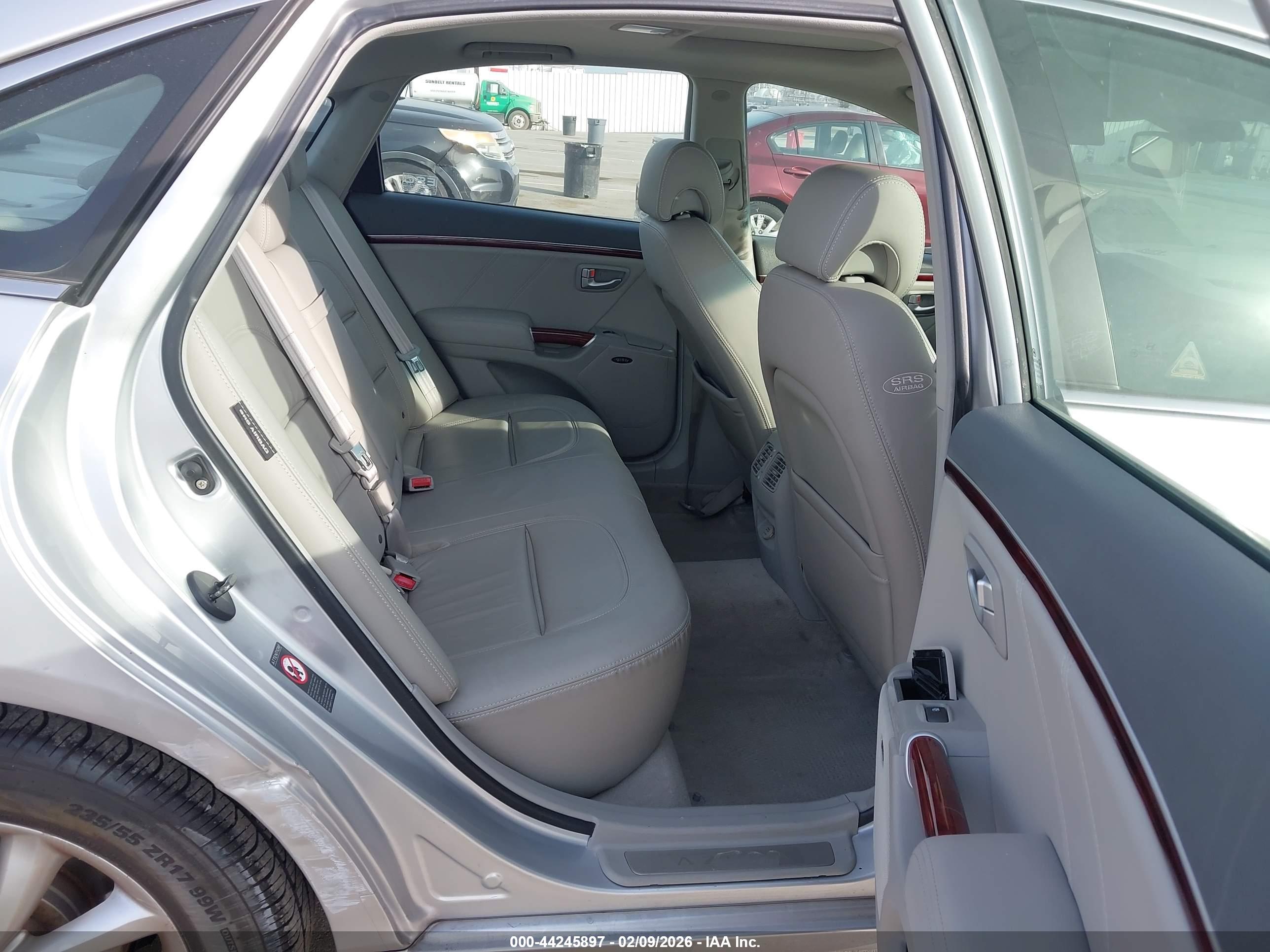 HYUNDAI AZERA image 8