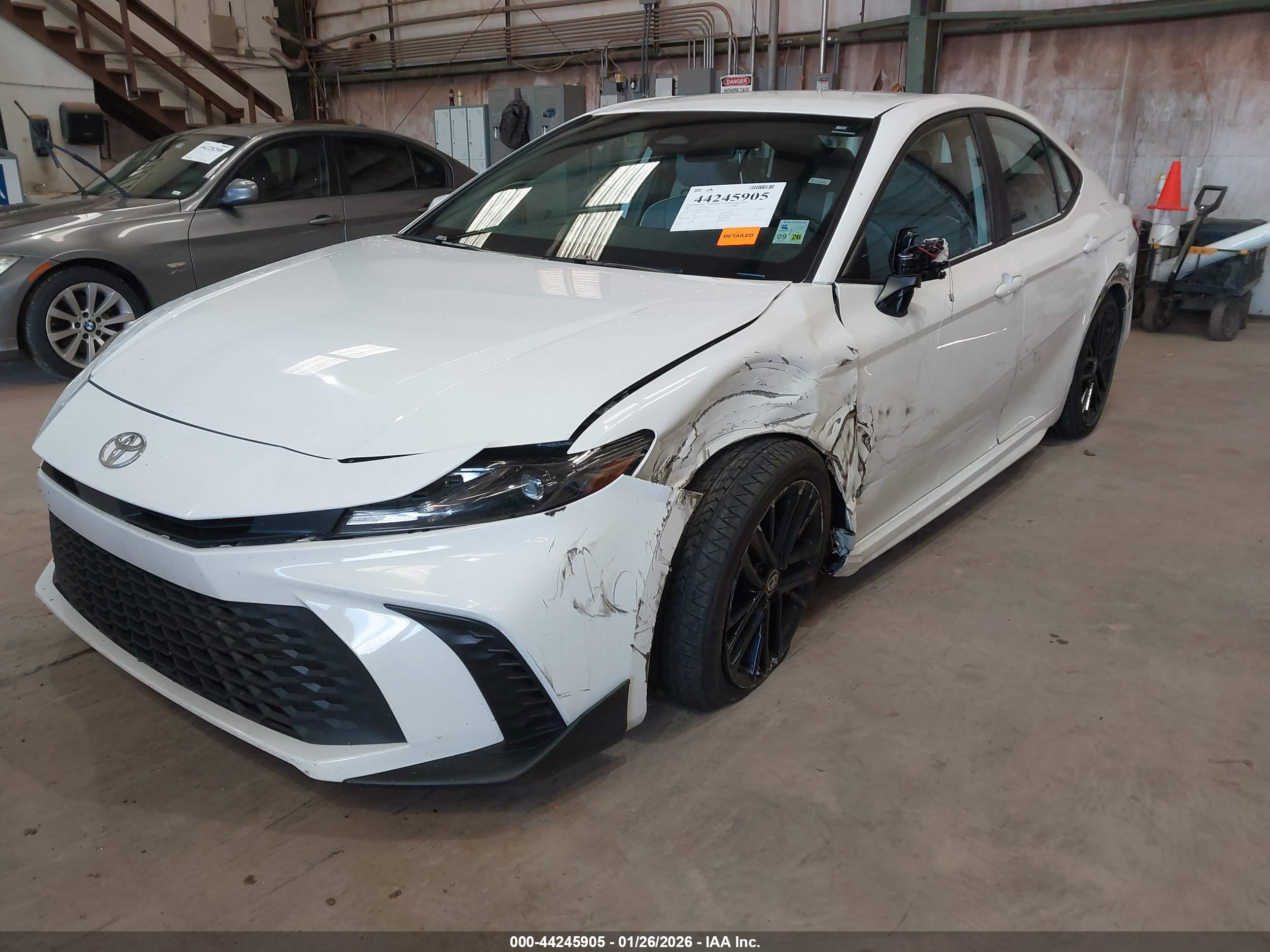 TOYOTA CAMRY image 2