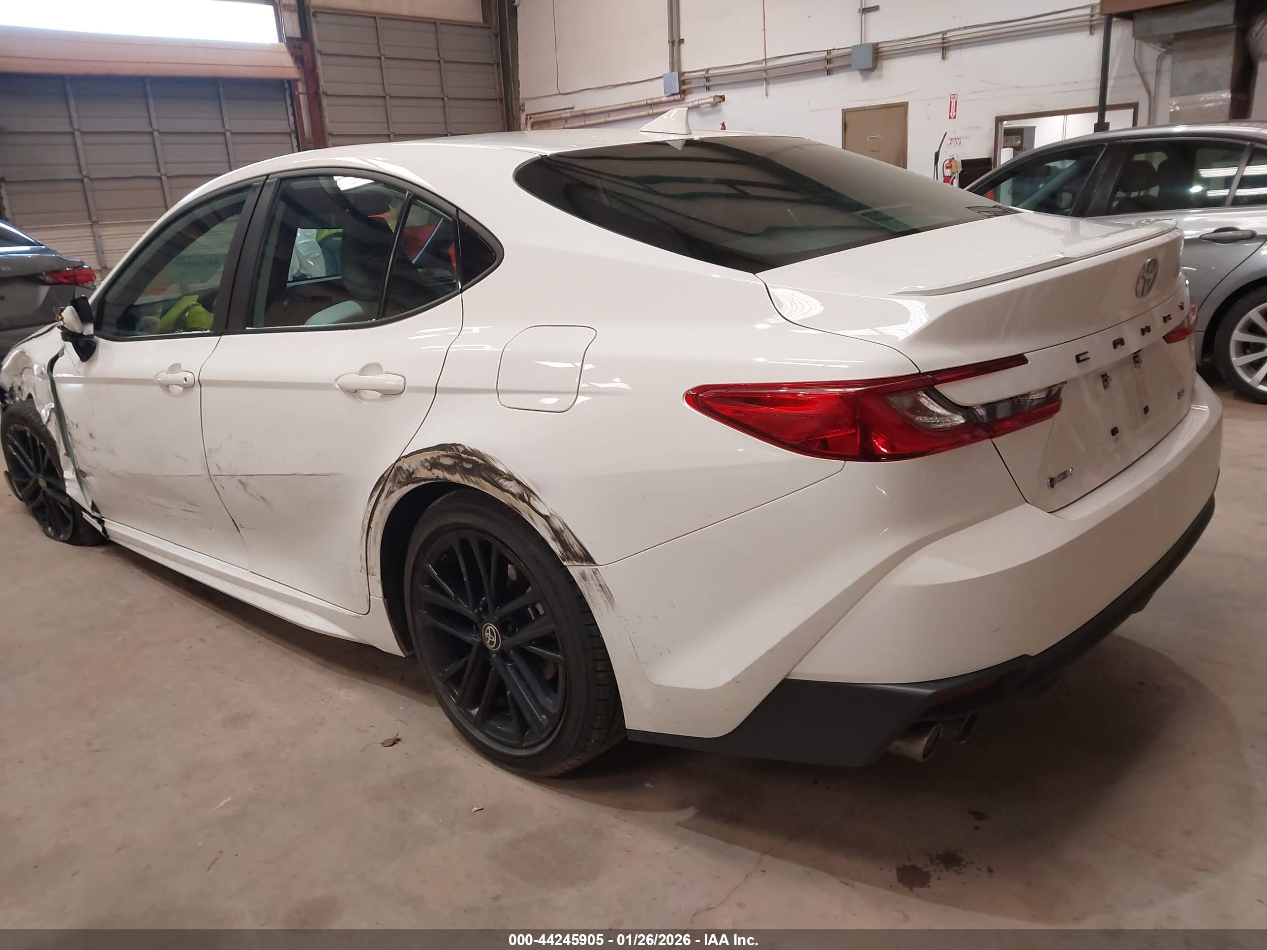 TOYOTA CAMRY image 3