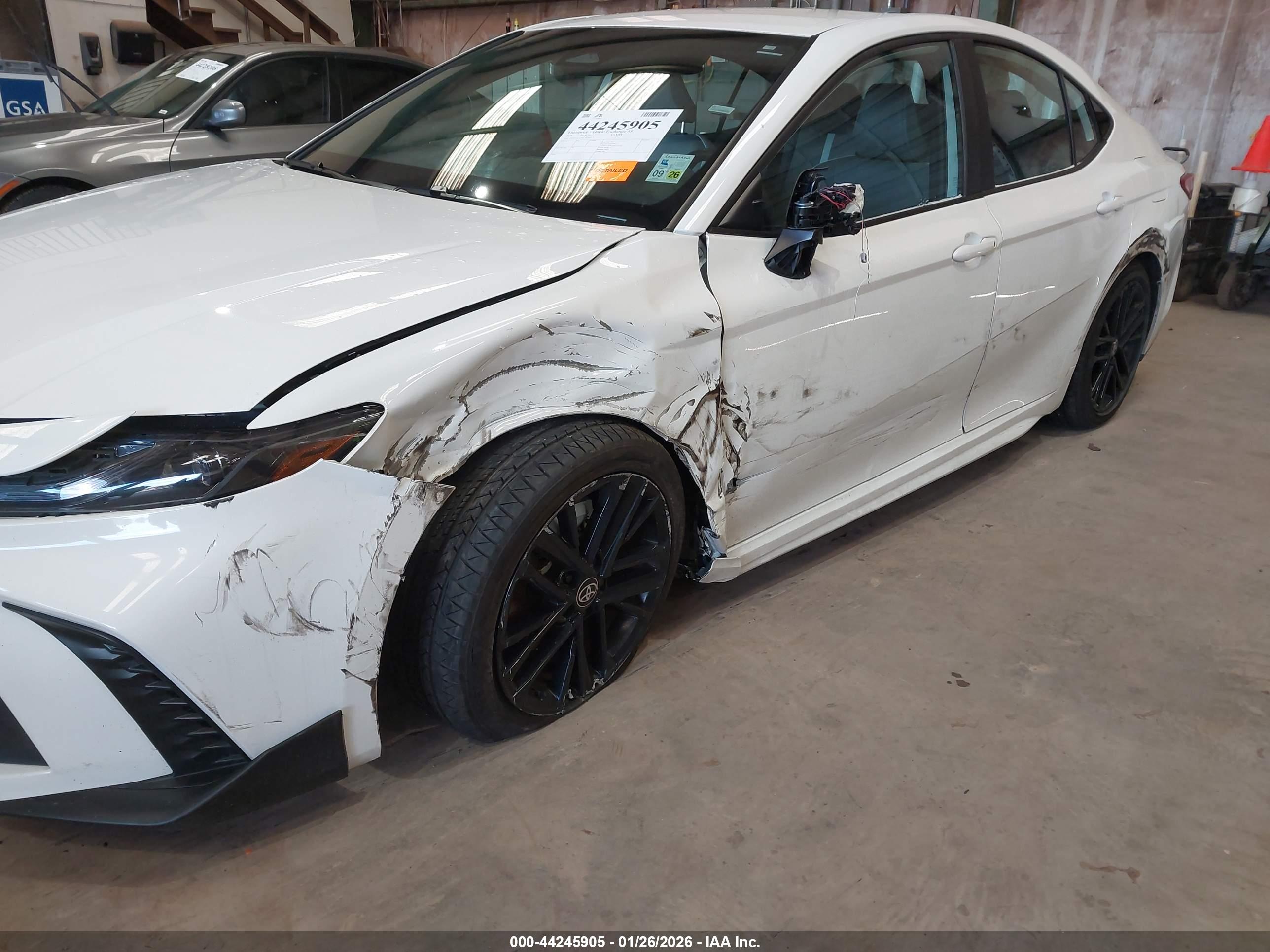 TOYOTA CAMRY image 6