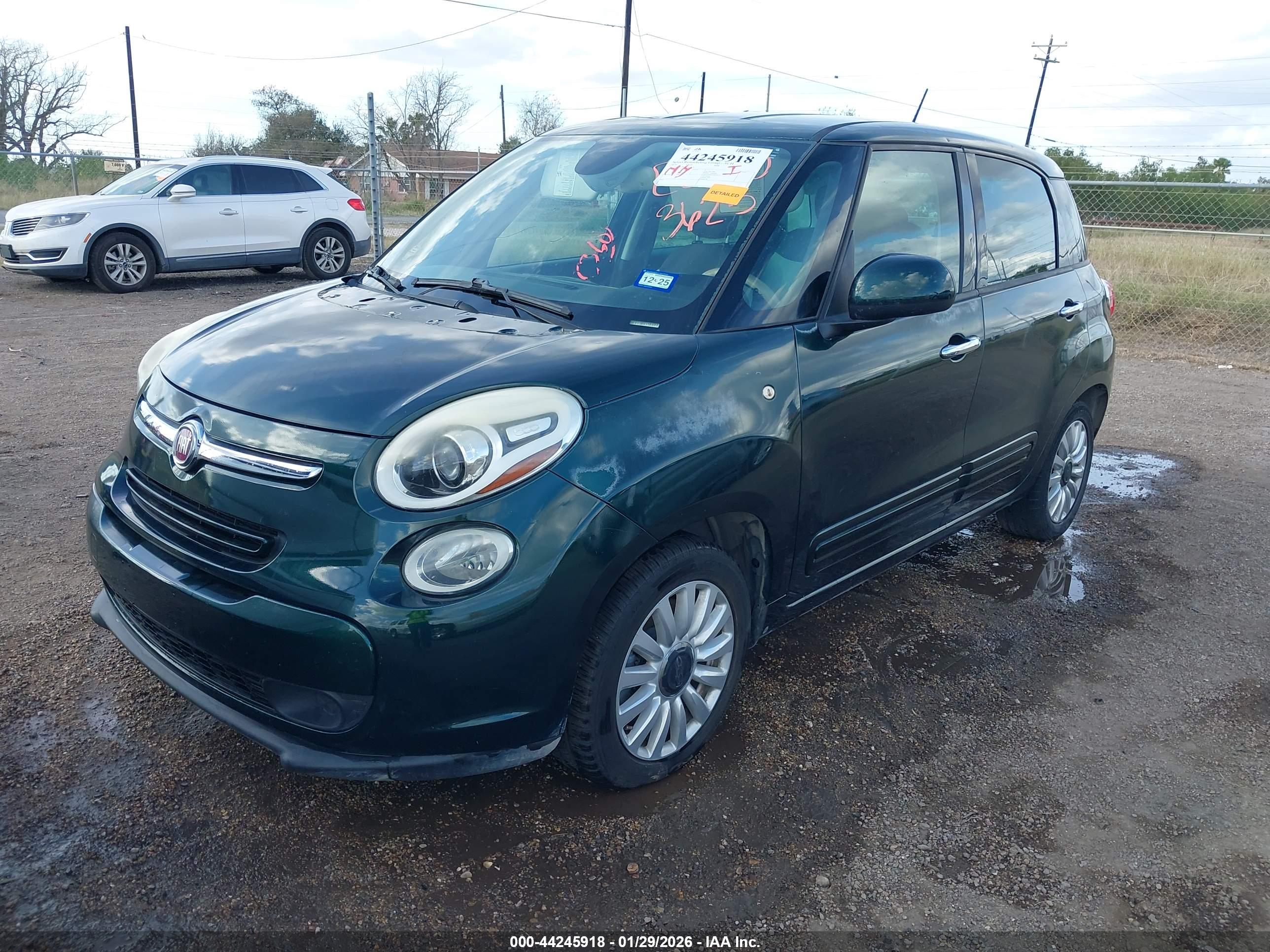 FIAT 500L image 2