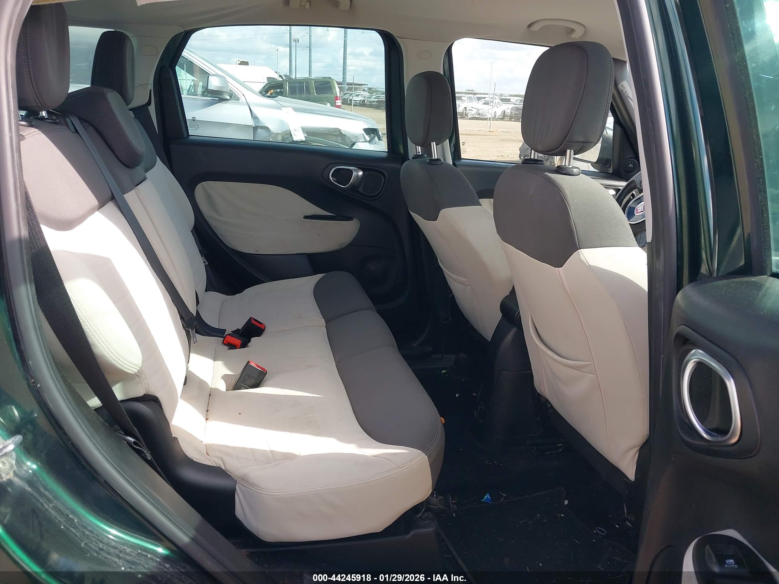 FIAT 500L image 8