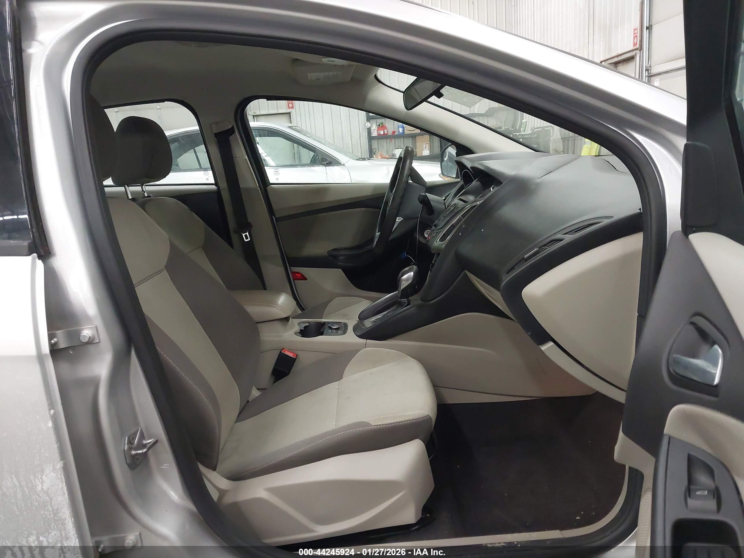 FORD FOCUS image 5