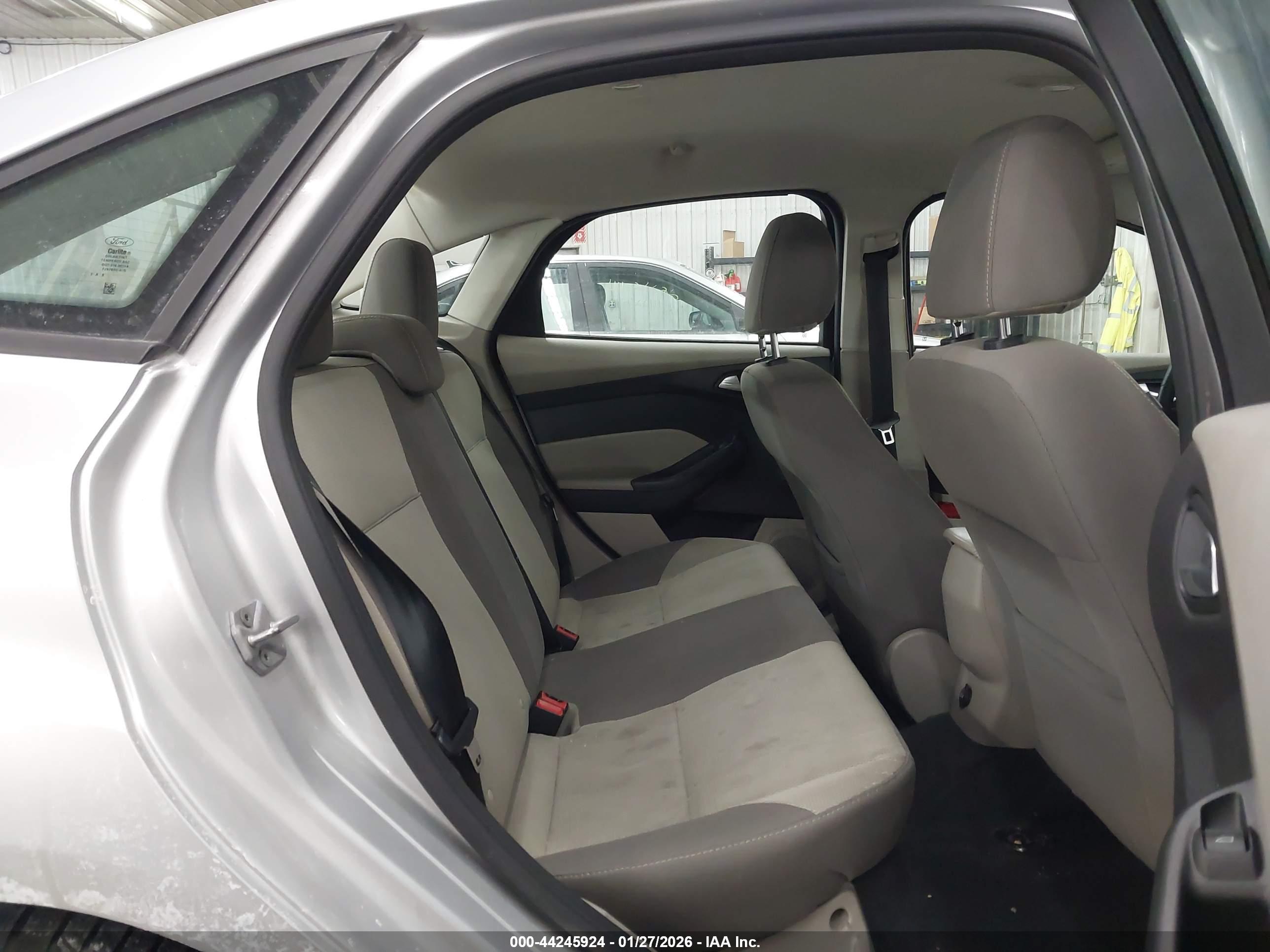 FORD FOCUS image 8
